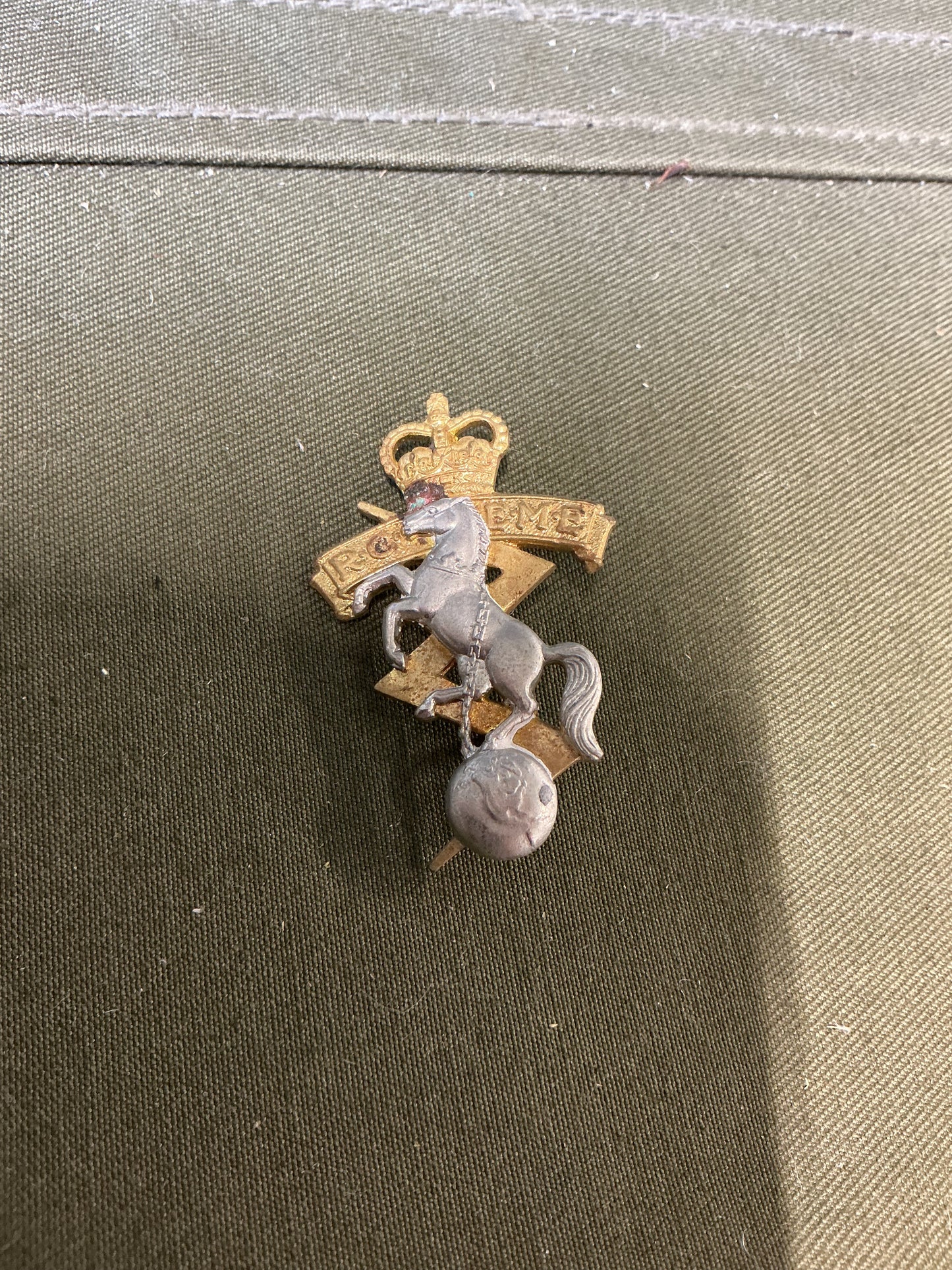 Royal Canadian electrical mechanical engineers Hat Badge