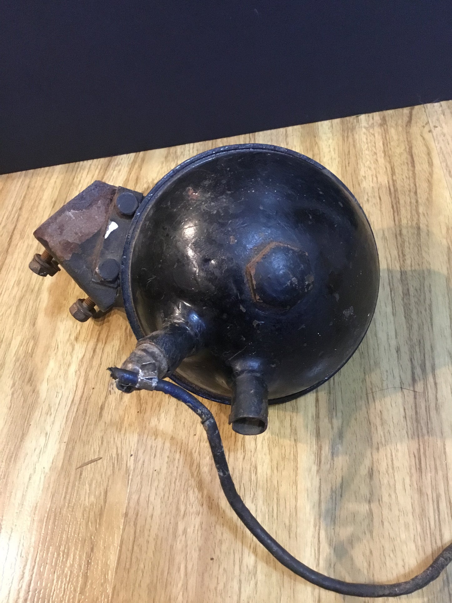 Electric Auto-Lite Military Horn With mounting bracket.