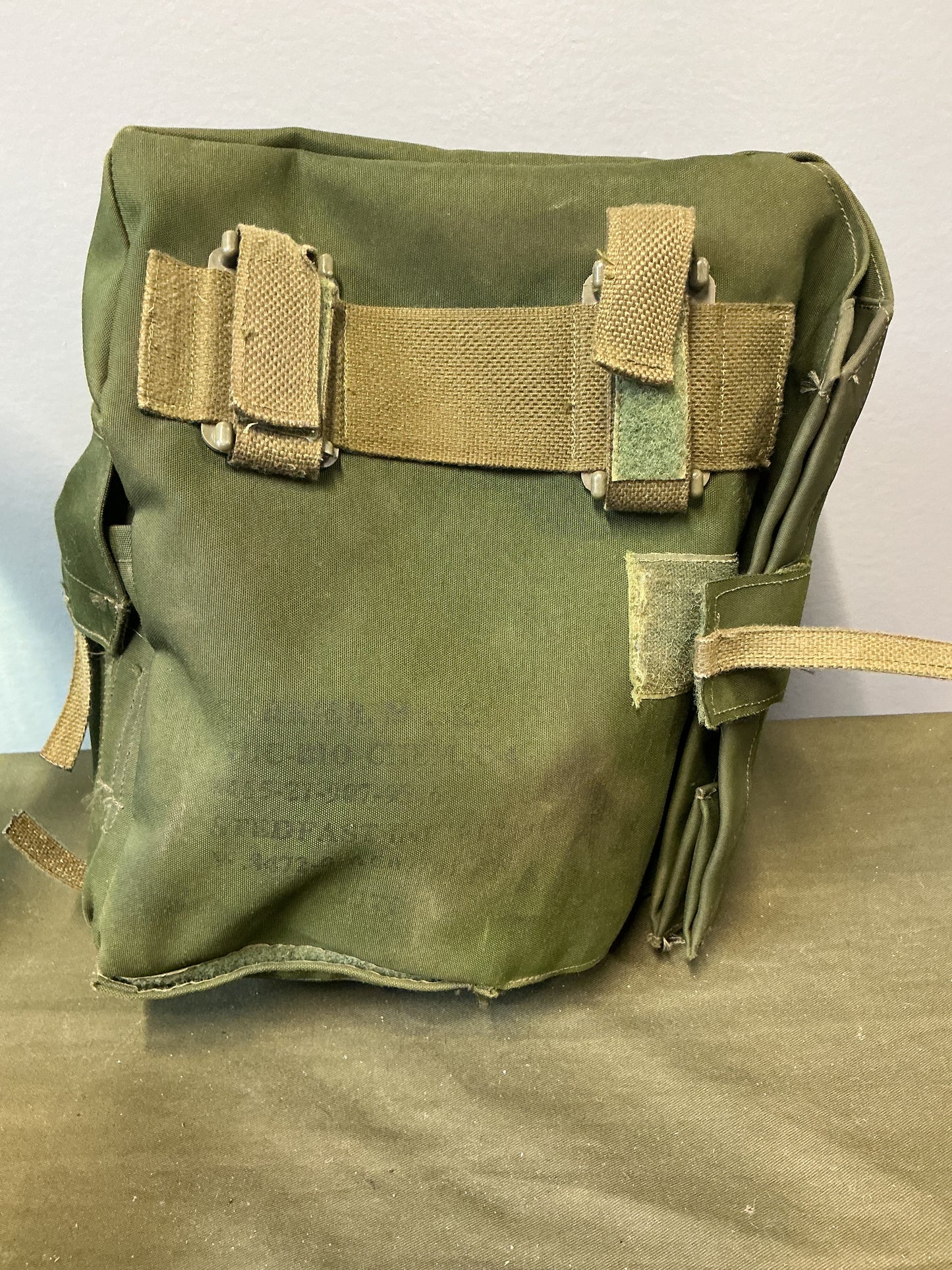 Canadian Forces C4 Gas Mask and Carry Bag