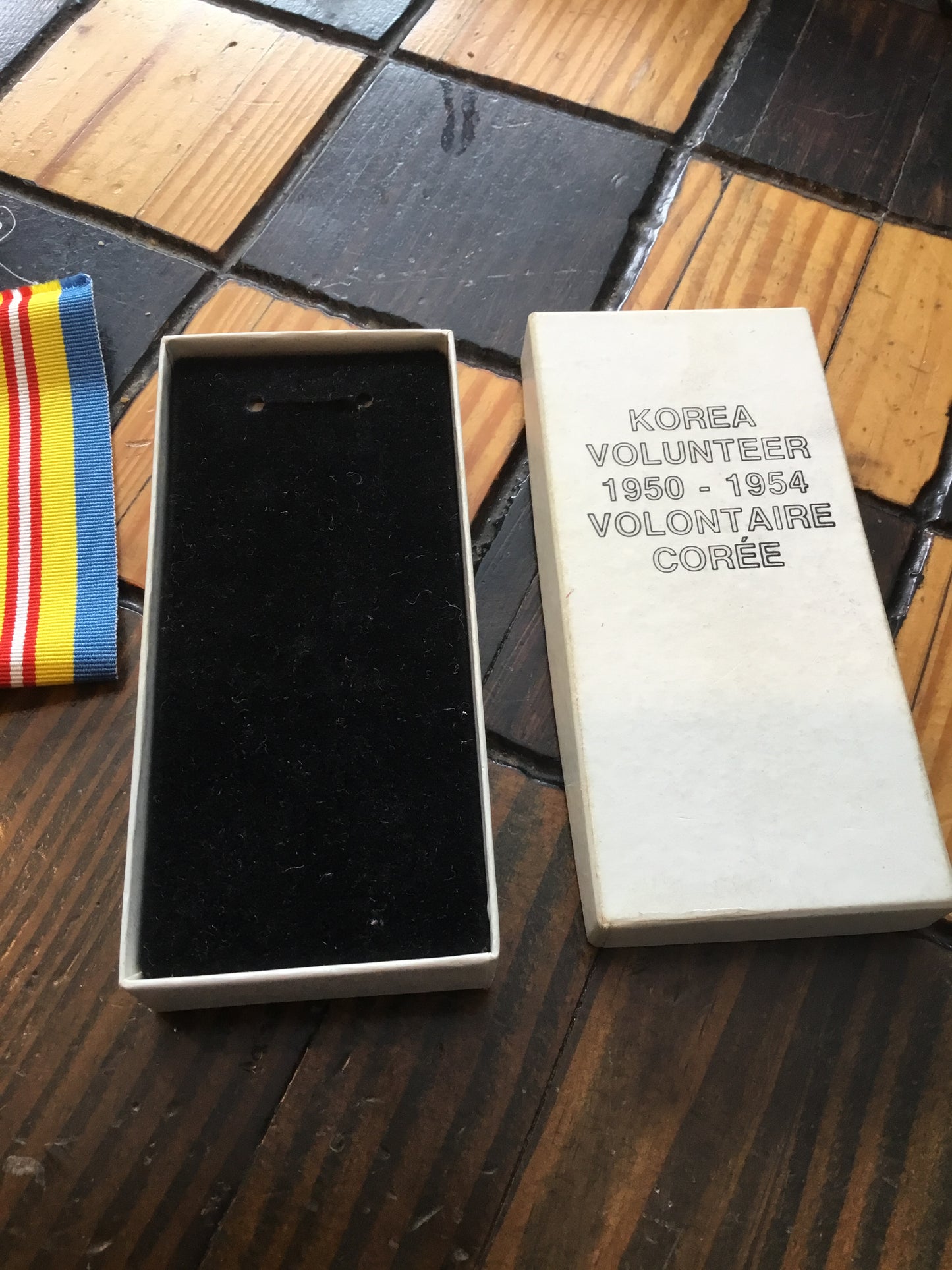 Korea Volunteer 1950- 1954 presentation box and ribbon
