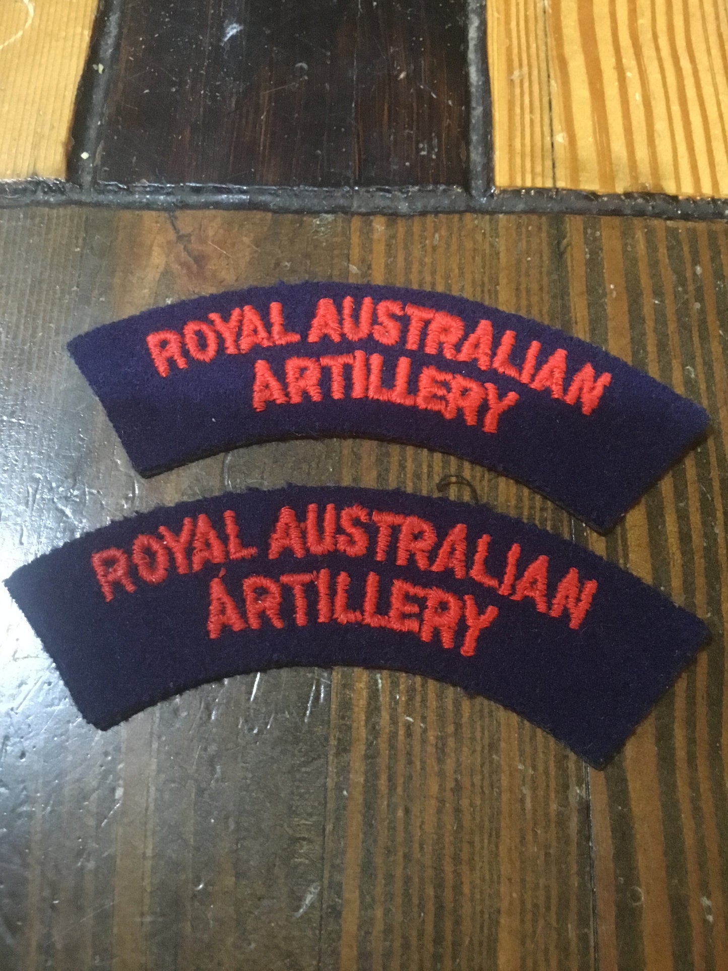 AUSTRALIAN ARTILLERY CORPS CLOTH SHOULDER FLASHES, PAIR