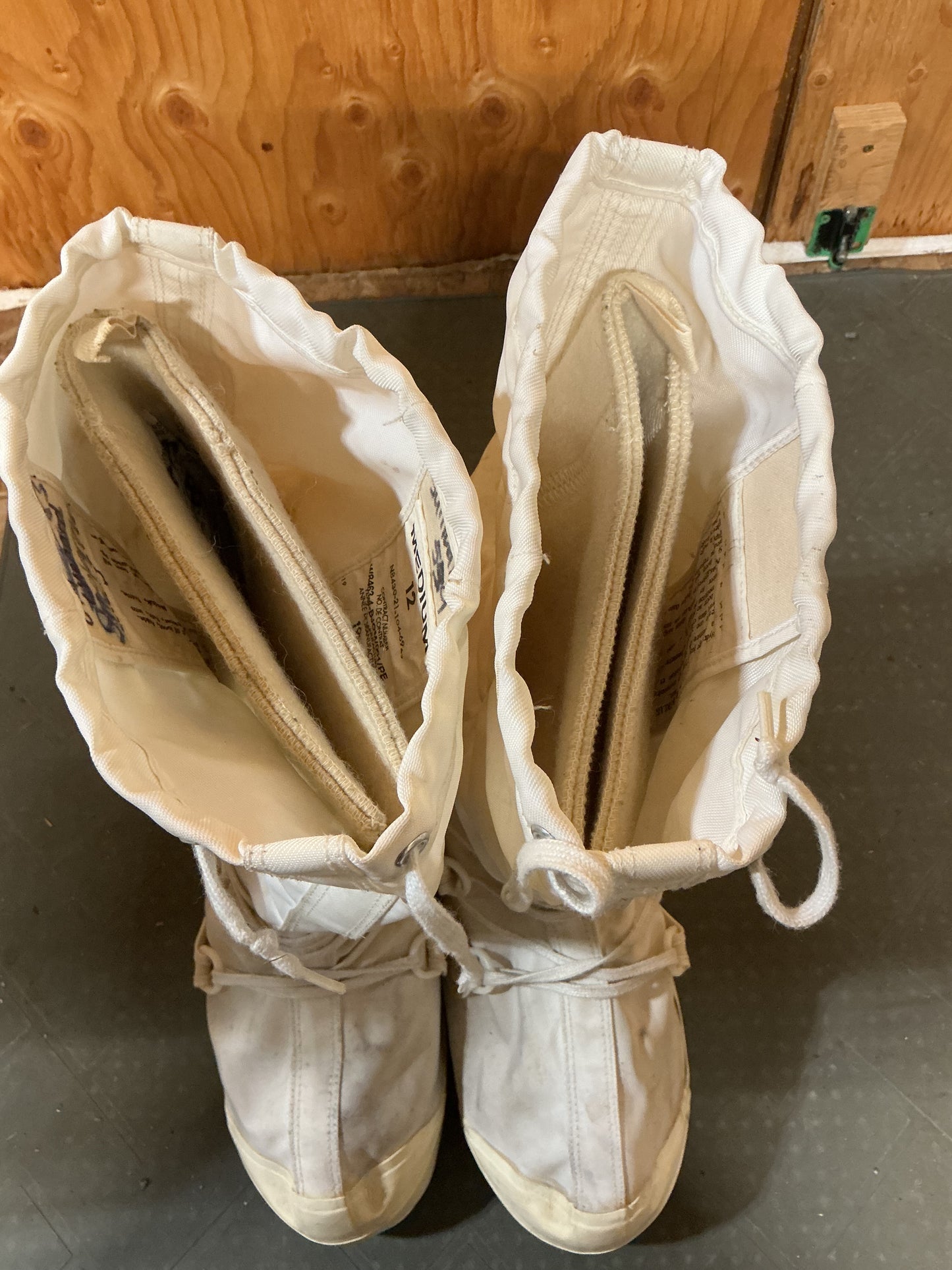Canadian Military Mucklucks with Liners, Size 12