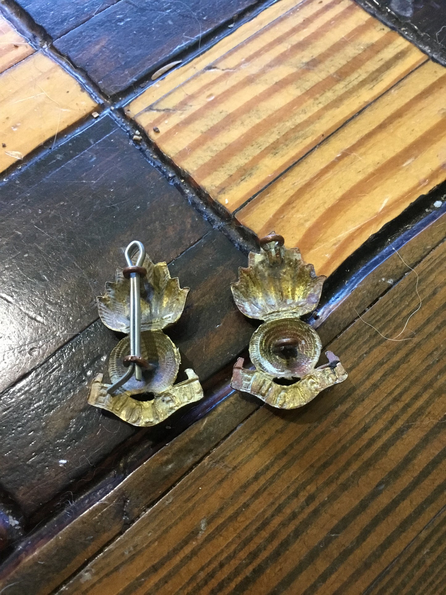 Pair Ubique , flaming grenades Collar badges