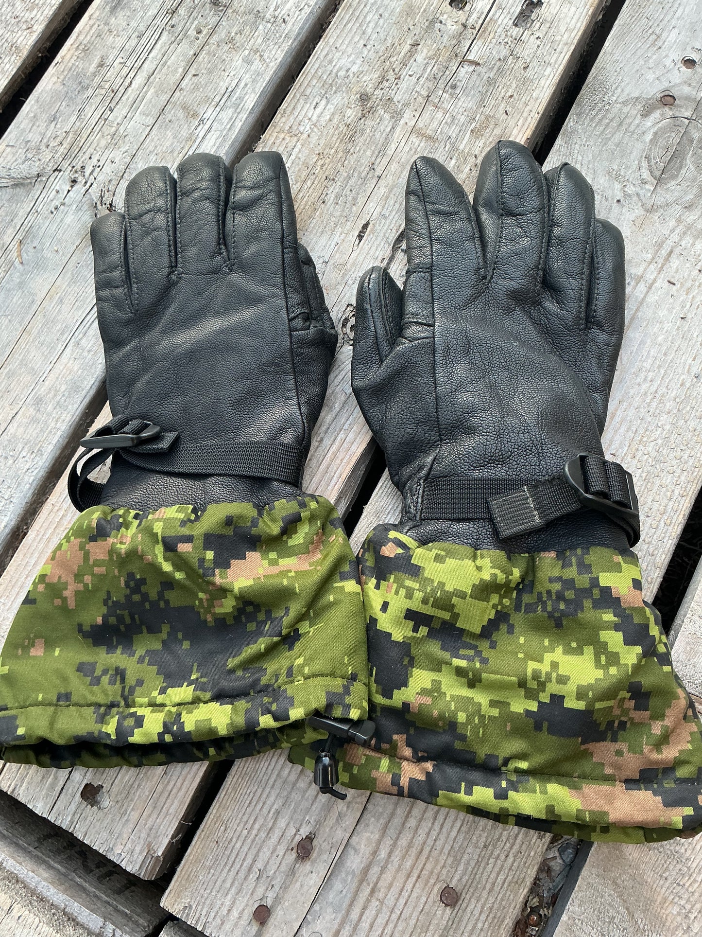 Canadian Forces Cadpat Cold Wet Weather Gloves Small
