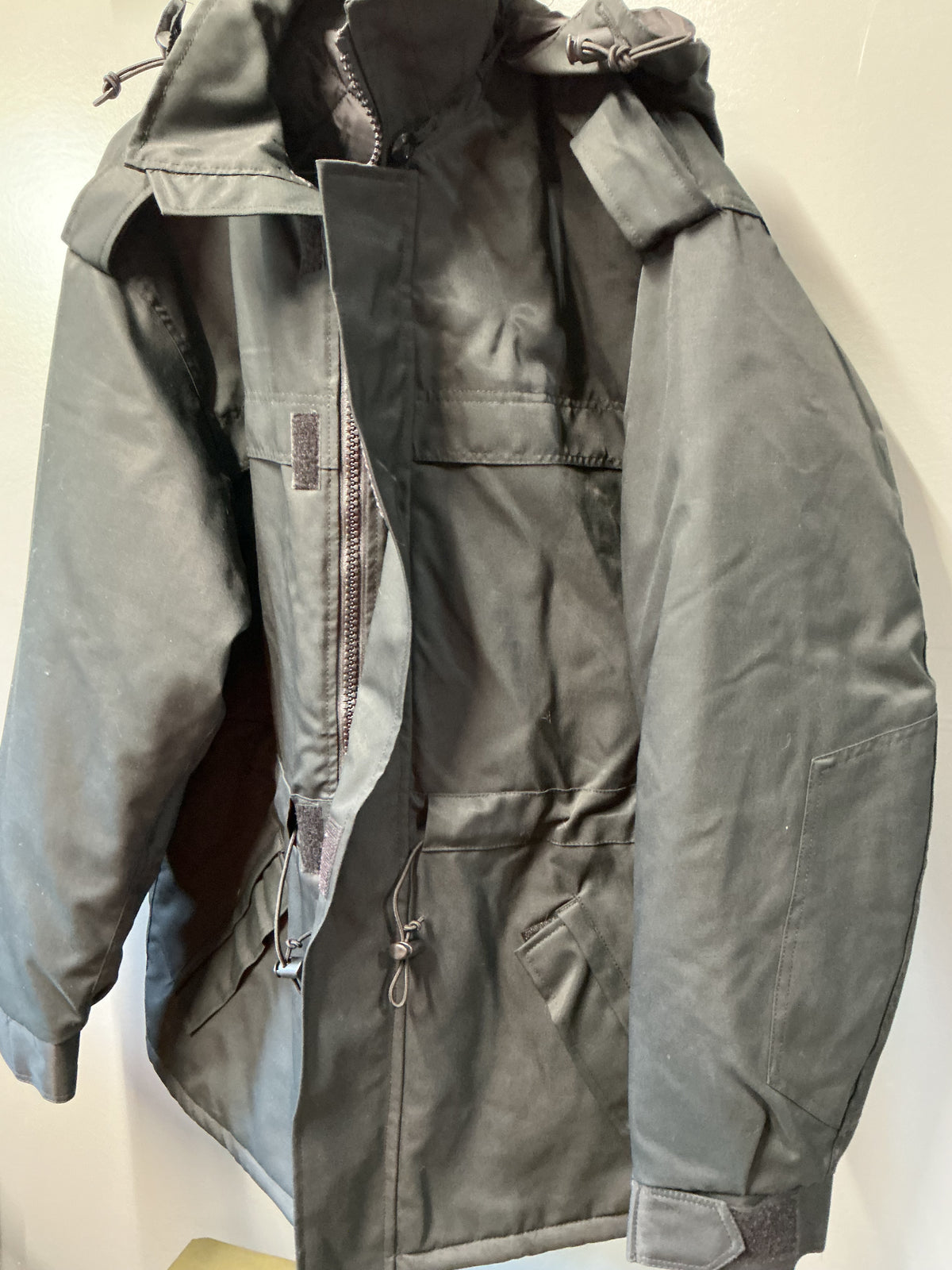 Canadian Military Winter Parkas Medium Regular 70/40