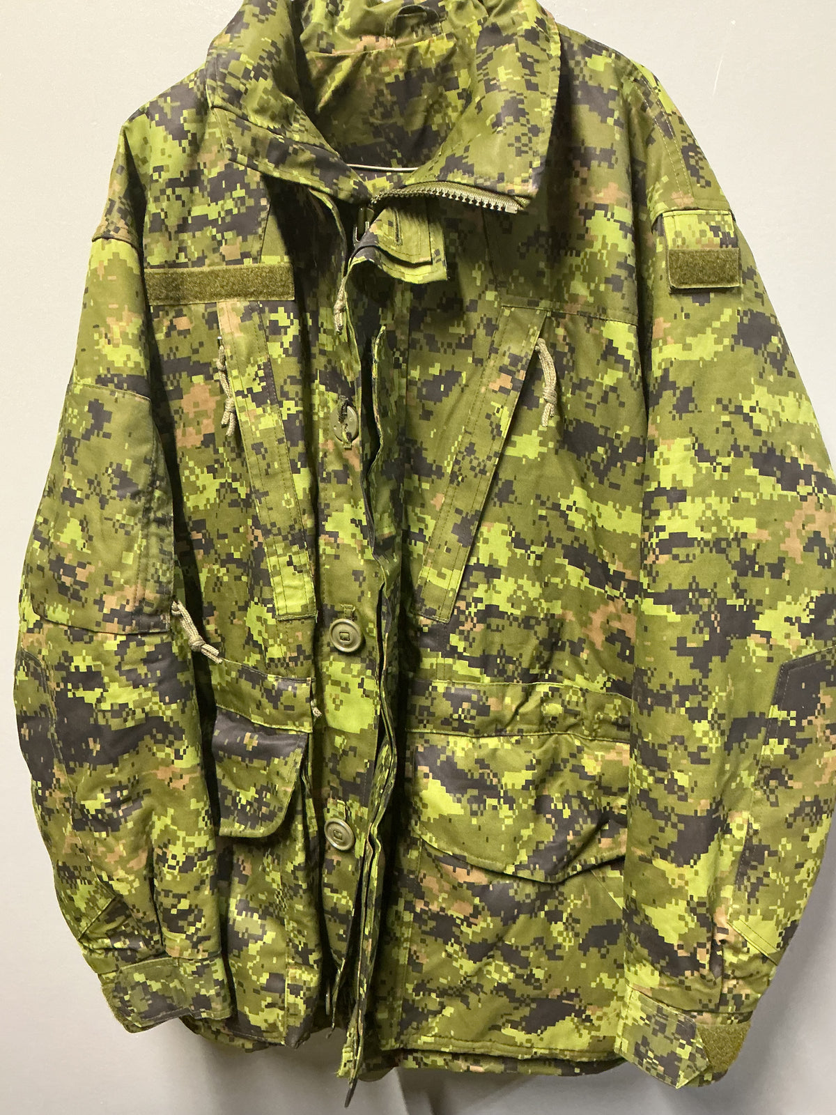Canadian Armed Forces CADPAT ICE Combat Jacket Size Medium Regular