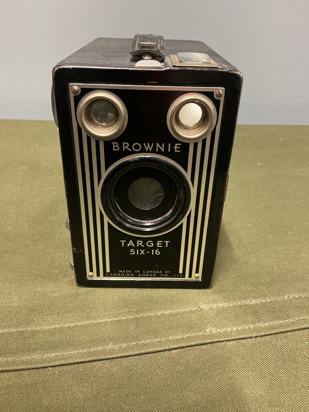 Kodak Brownie Target Six-16 box camera Made in Canada