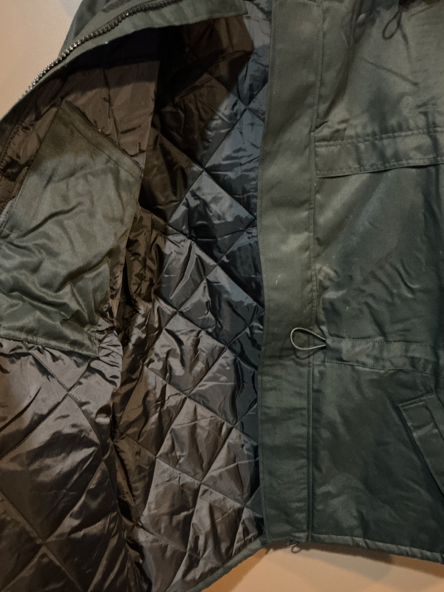 New Canadian Military Winter Parkas 76/52 or XXLARGE Tall