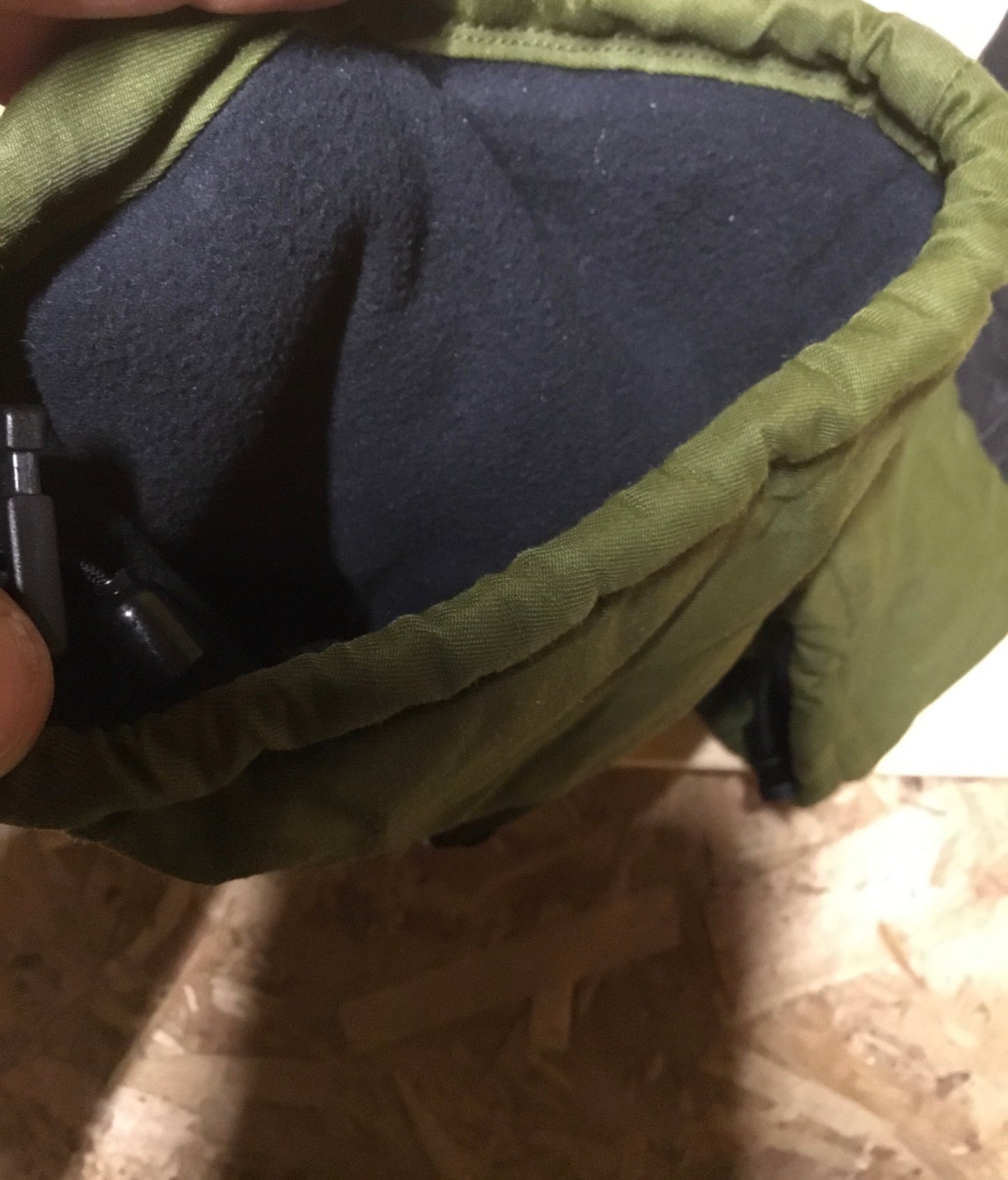 Canadian Forces Wet Weather Gore- Tex Lined Gloves size ;MEDIUM , in good condition
