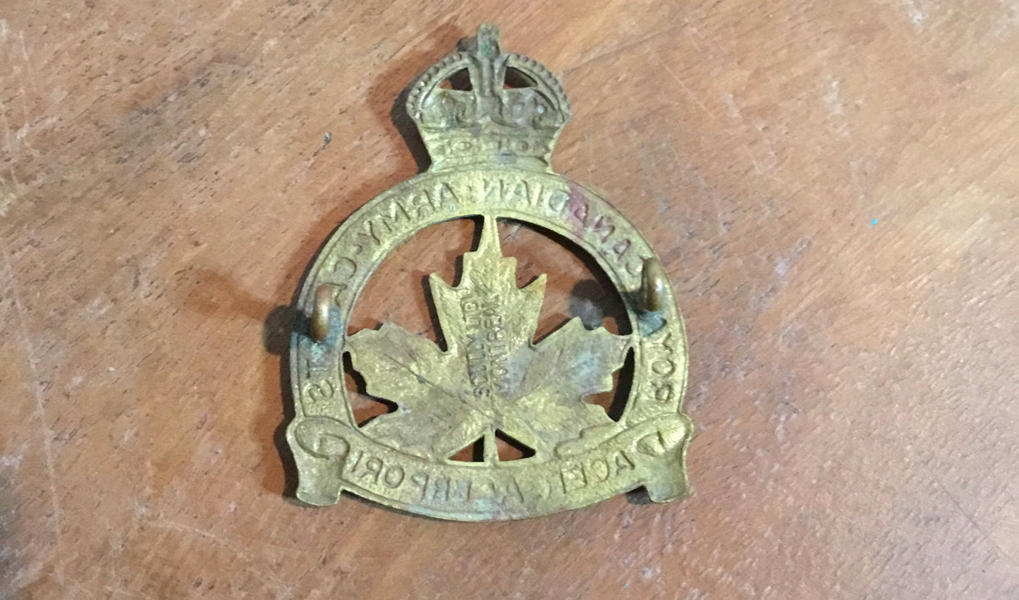 World War 11 Royal Canadian Army cadets cap badge