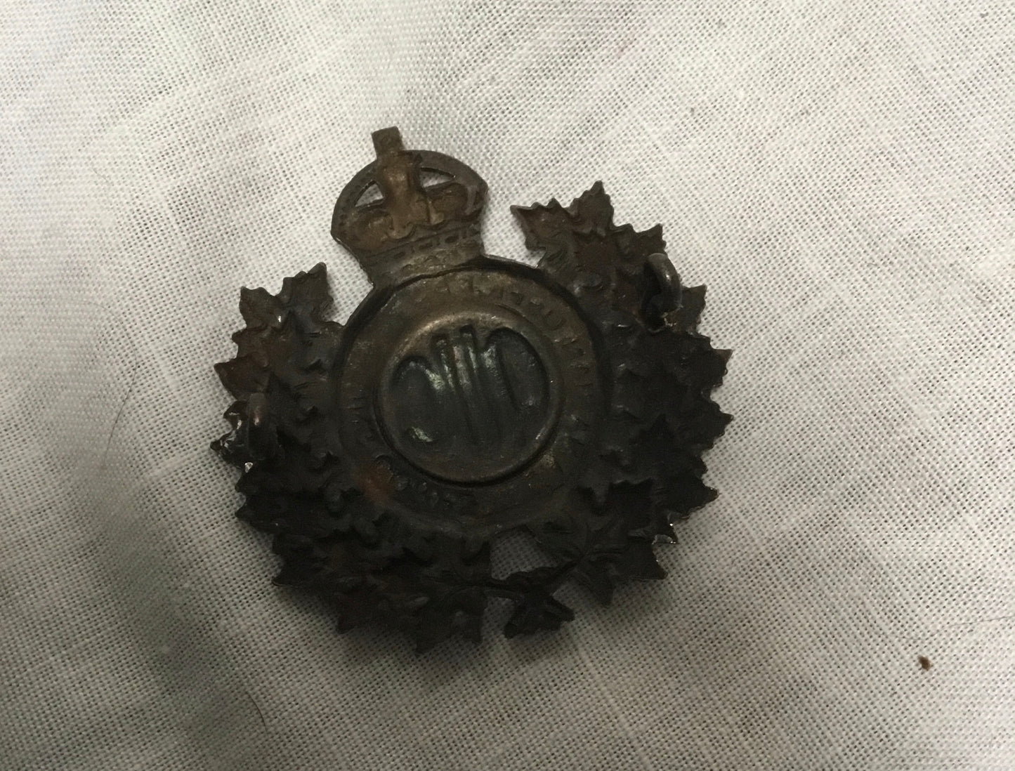 CANADIAN OFFICERS TRAINING CORPS BADGE W/ KING'S CROWN CIRCA 1943 WWII