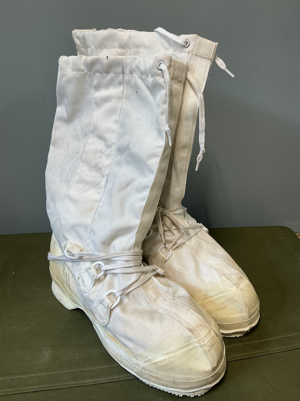 Canadian Military Mucklucks with Liners, Size 13