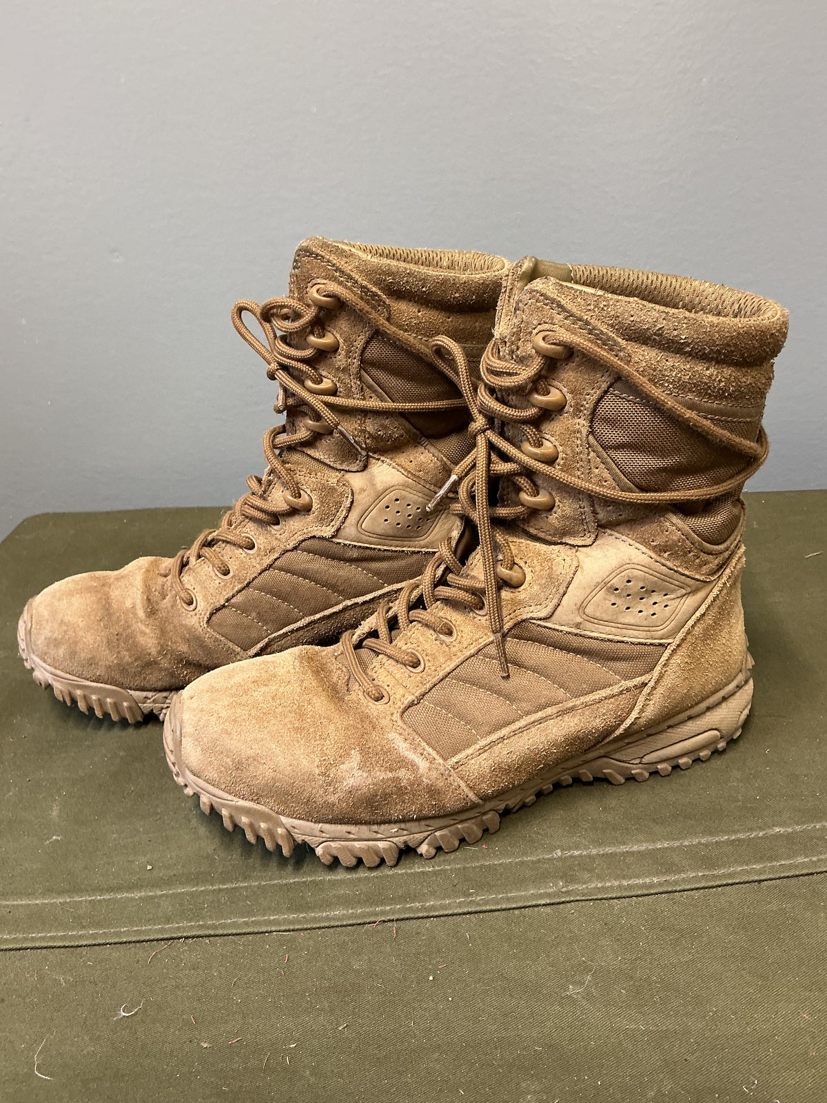 Coyote Brown Altama  Boots Size 8 W U.S. Lightweight.