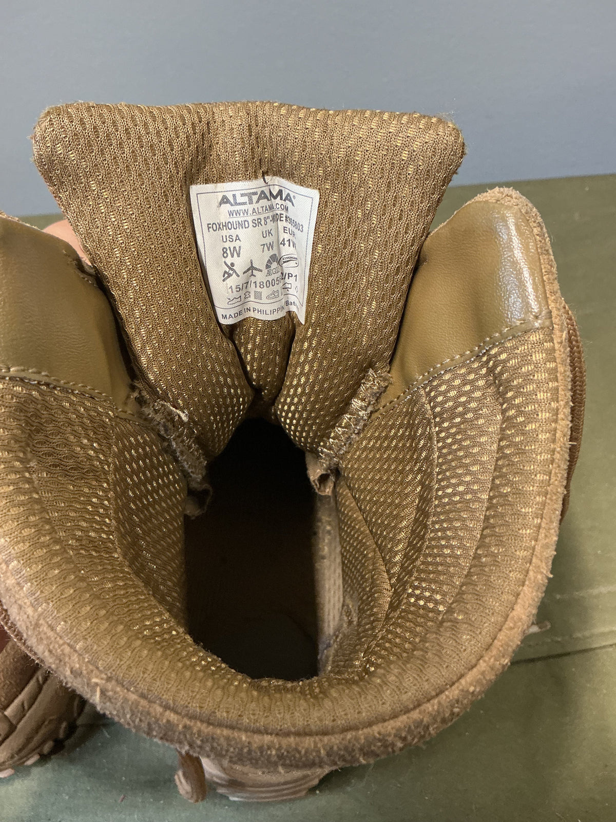 Coyote Brown Altama  Boots Size 8 W U.S. Lightweight.