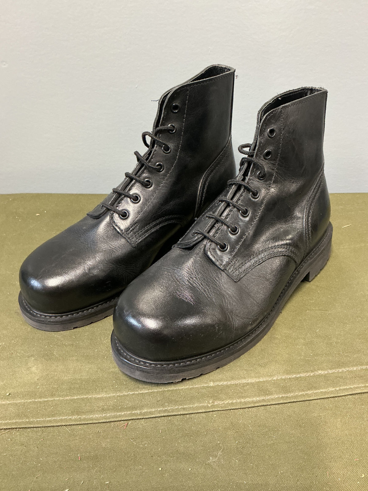 Canadian Forces Dress/Parade Boot Size 9.5 Non Steel Toe