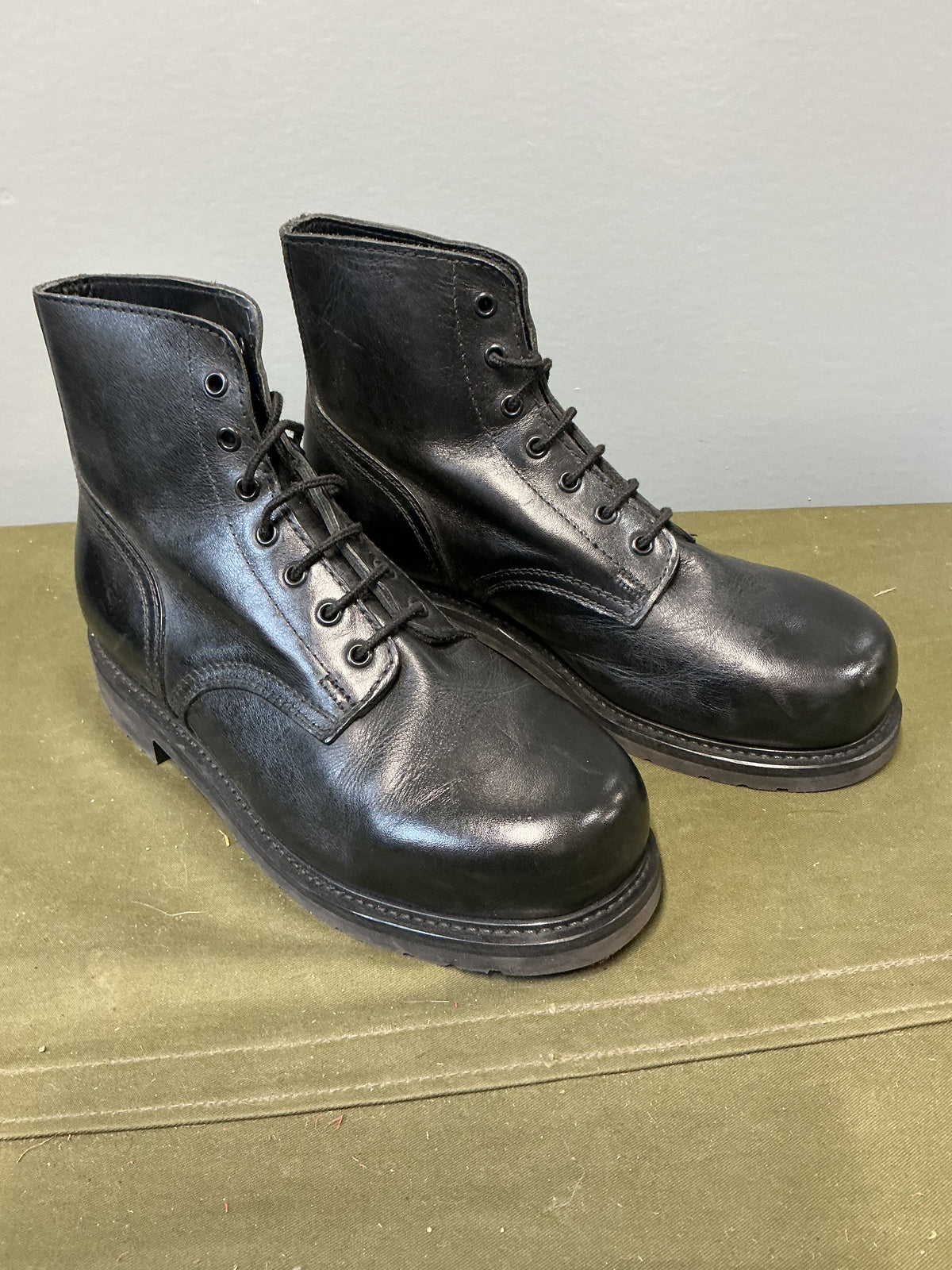 Canadian Forces Dress/Parade Boot Size 9.5 Non Steel Toe