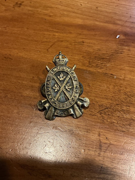 WW2 CANADIAN INFANTRY CORPS CAP BADGE (Screw back post)