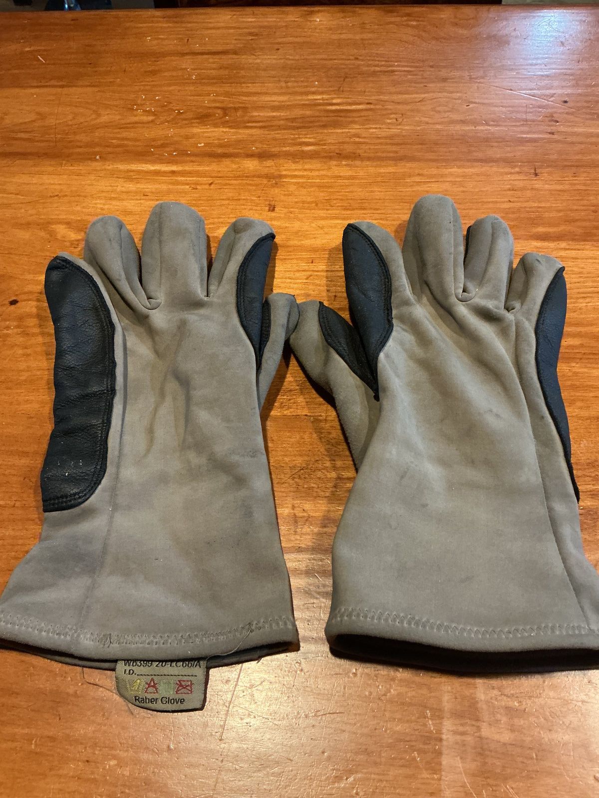 Canadian Forces L/W Thermal Mortar Gloves  Medium