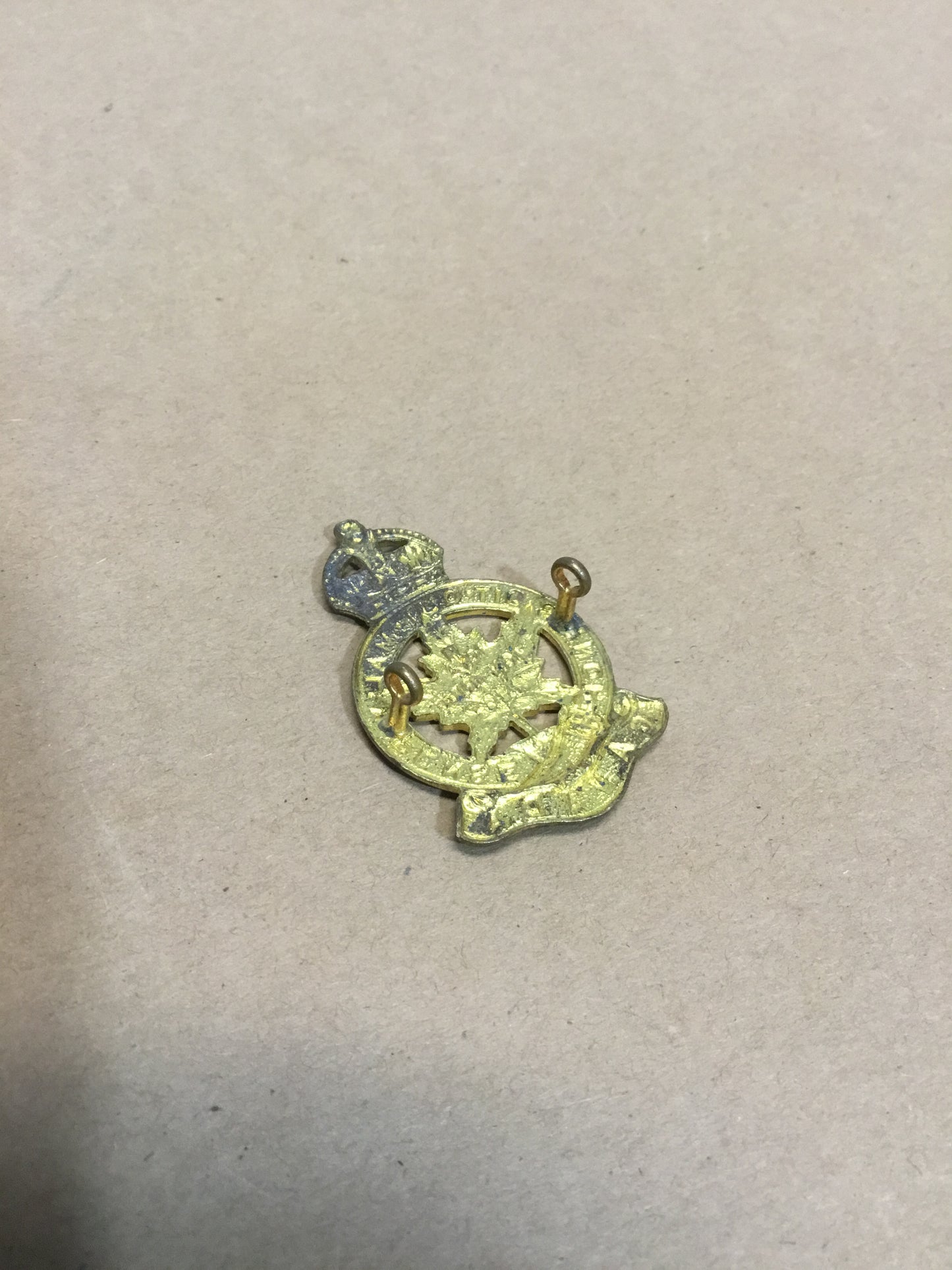 WWII Canadian Forces Royal Montreal Regiment Cap Badge