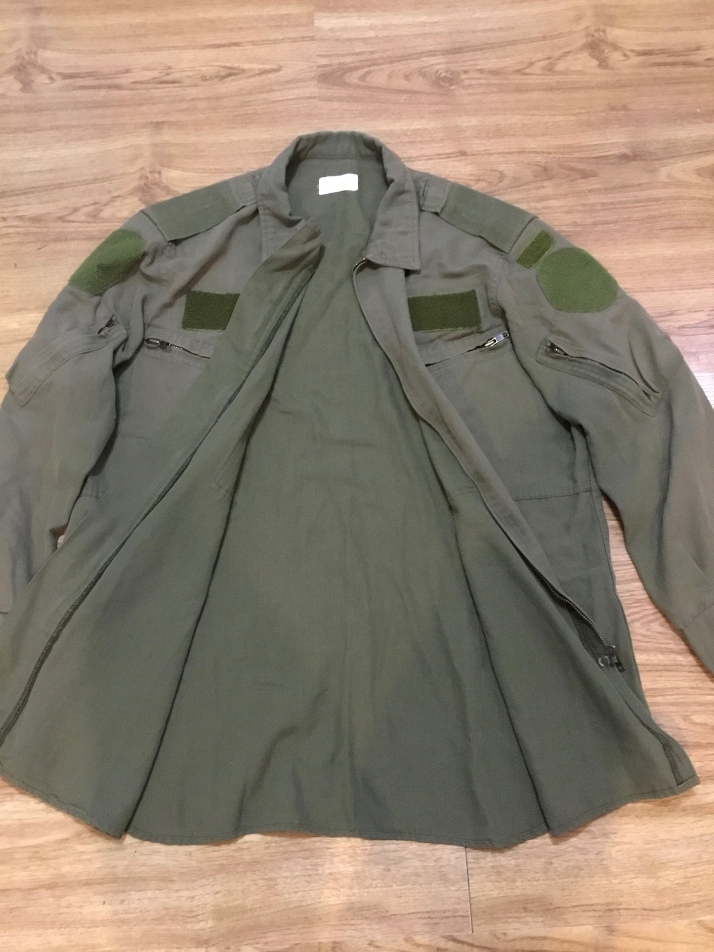 Canadian Armed Forces helicopter crew shirt , in good condition size 7050  X Large Regular .