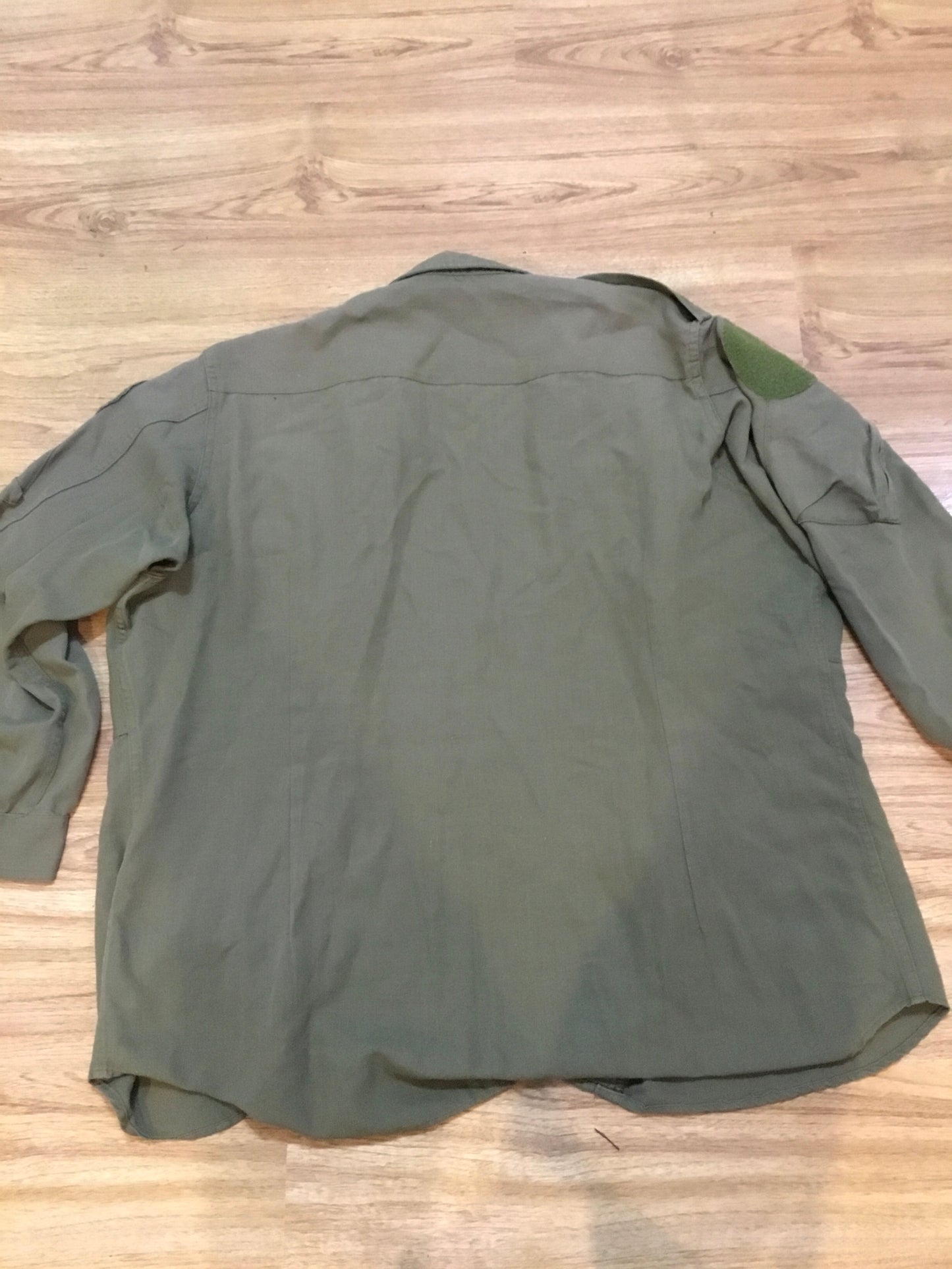 Canadian Armed Forces helicopter crew shirt , in good condition size 7050  X Large Regular .