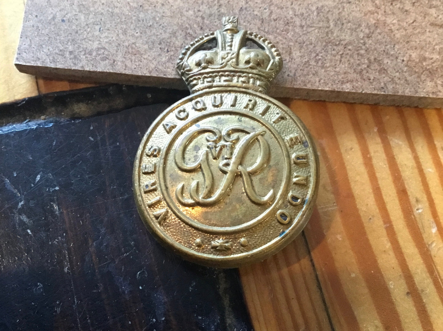 King’s Crown Royal Military College Vires Acquirit Eundo Military Cap Badge