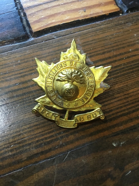 WWII LES FUSILIERS DE SHERBROOKE CAP BADGE