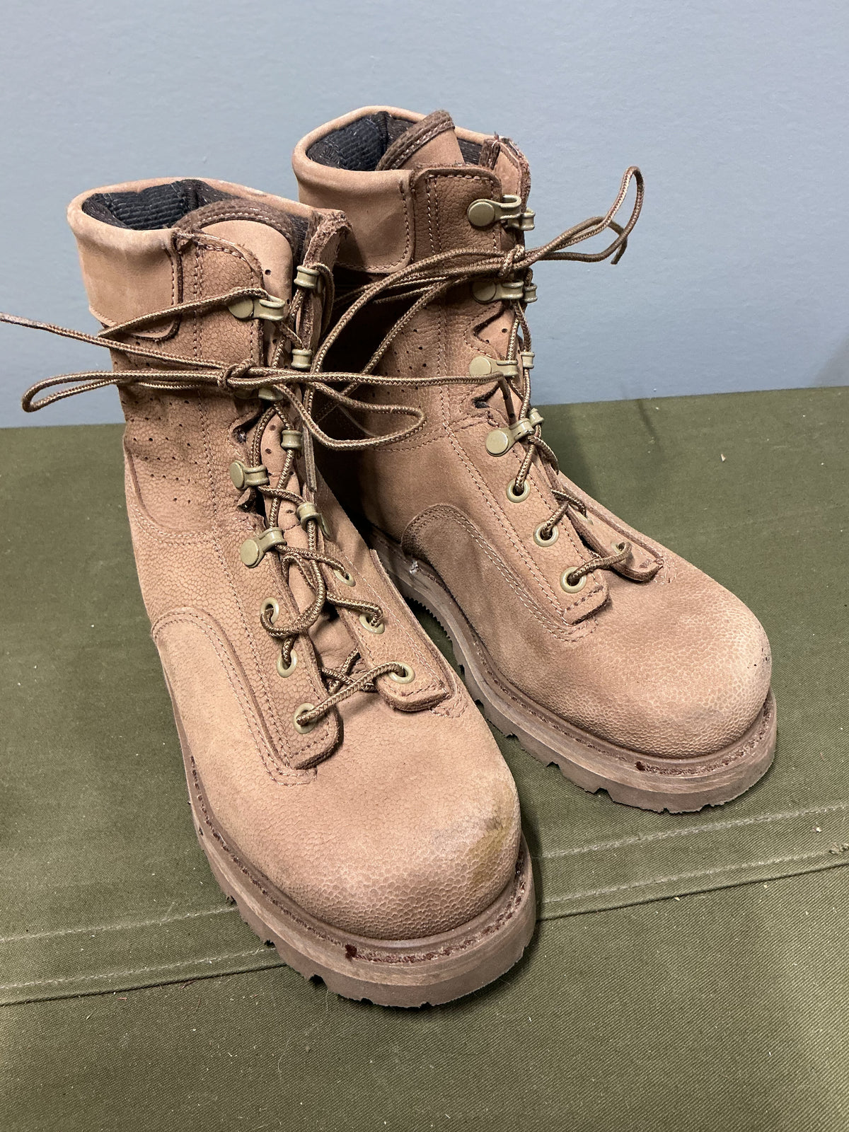 Canadian  Forces Hot Weather Combat Boots Size 5 1/2 or 225/96  Lightweight Made in Canada