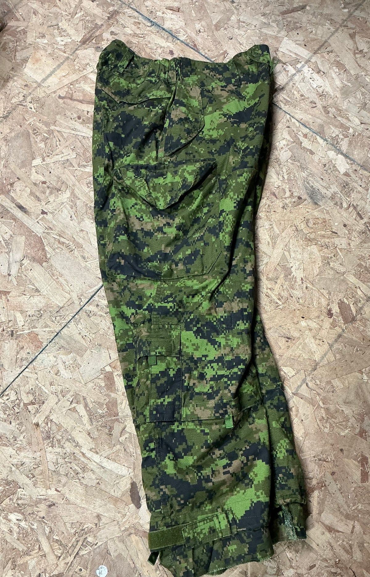 Canadian Forces Cadpat Combat Pants waist 67/34 or 34 inch waist