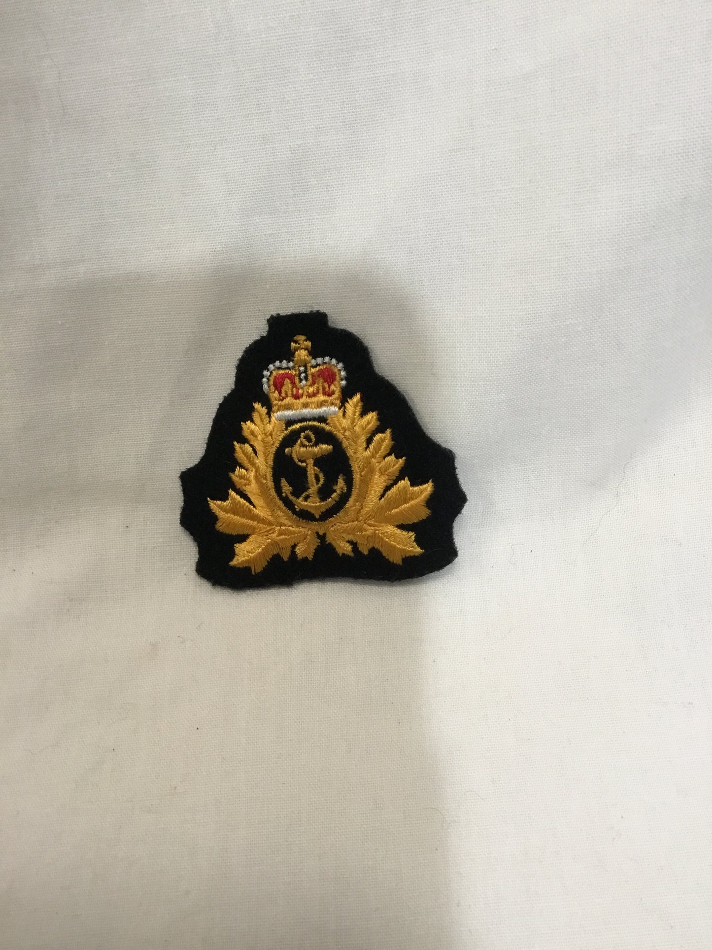 Royal Canadian Navy officer beret cap badge