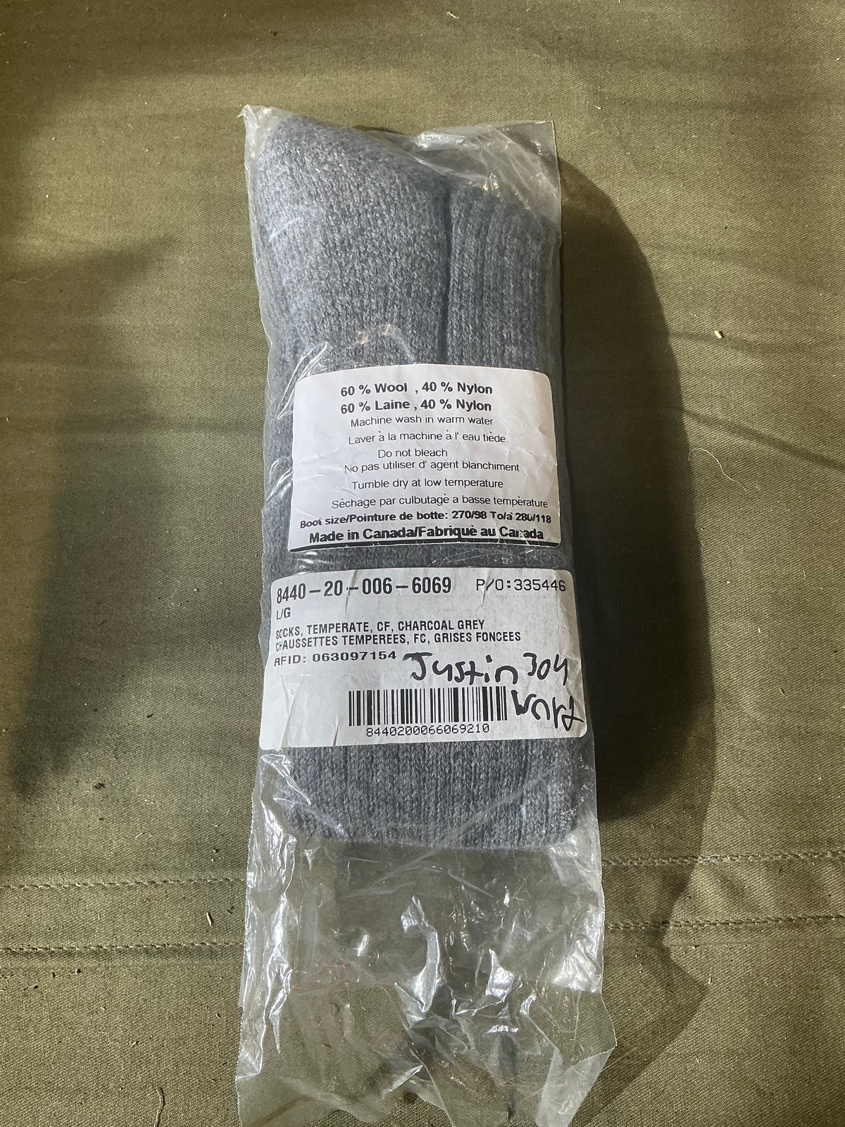 New Canadian Forces Wool Socks Gray , size Large 60% wool and 40 % Nylon . Made in Canada