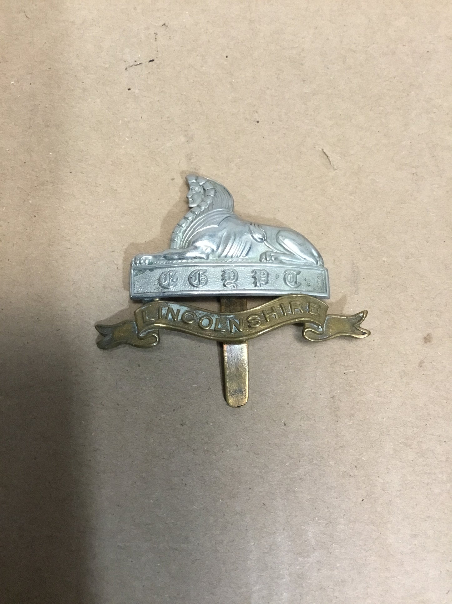 LINCOLNSHIRE REGIMENT CAP BADGE, Bi-Medal