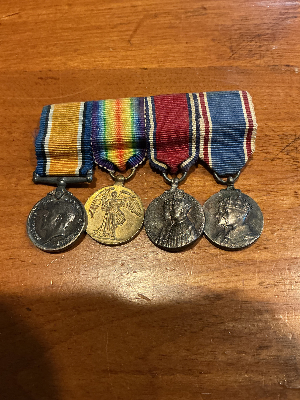 WW1 MINIATURE BRITISH MEDAL  GROUP  MOUNTED ON A BAR