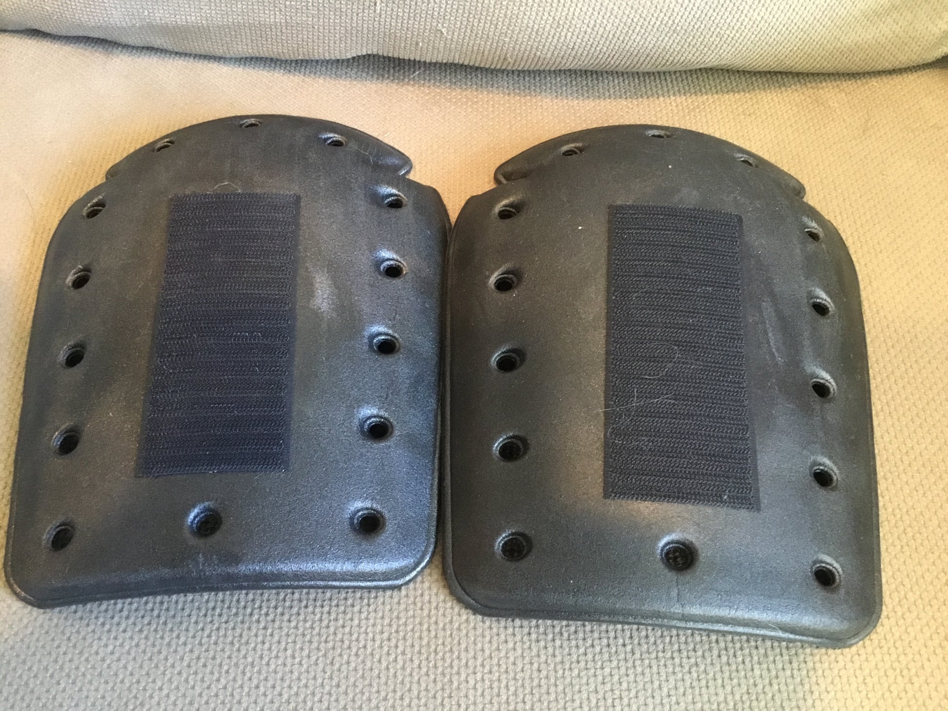 Canadian Armed Forces Knee Pad Inserts, Pair – Roy's Army Surplus ...