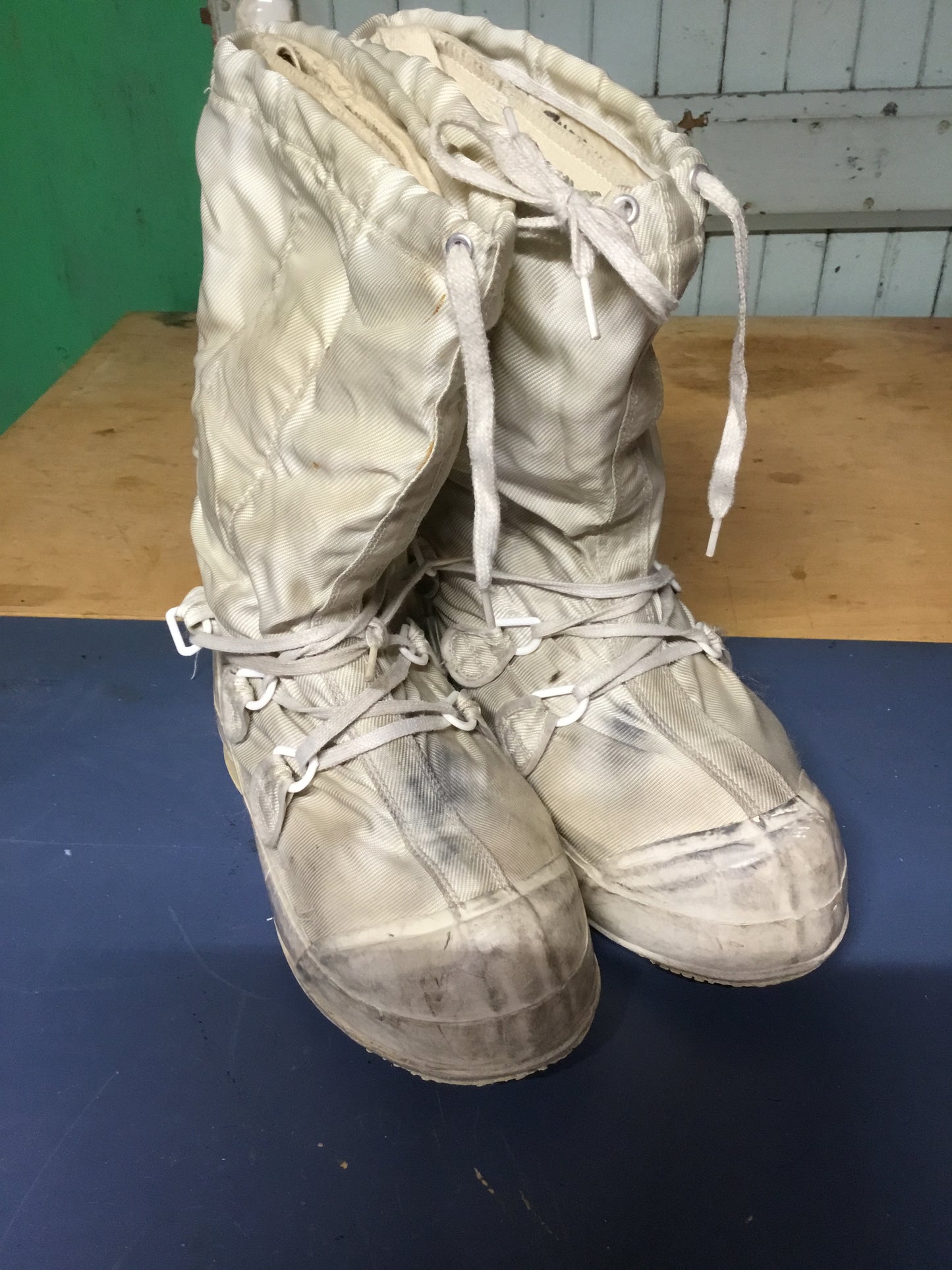Canadian Military Winter ;Muckluck Boots Size 8 in good condition