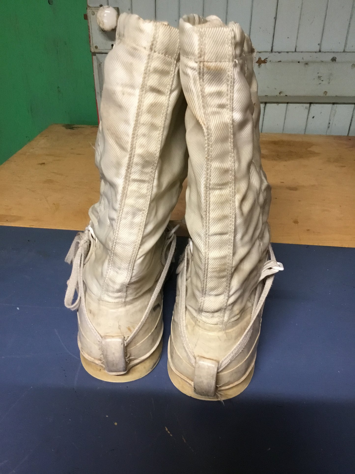 Canadian Military Winter ;Muckluck Boots Size 8 in good condition