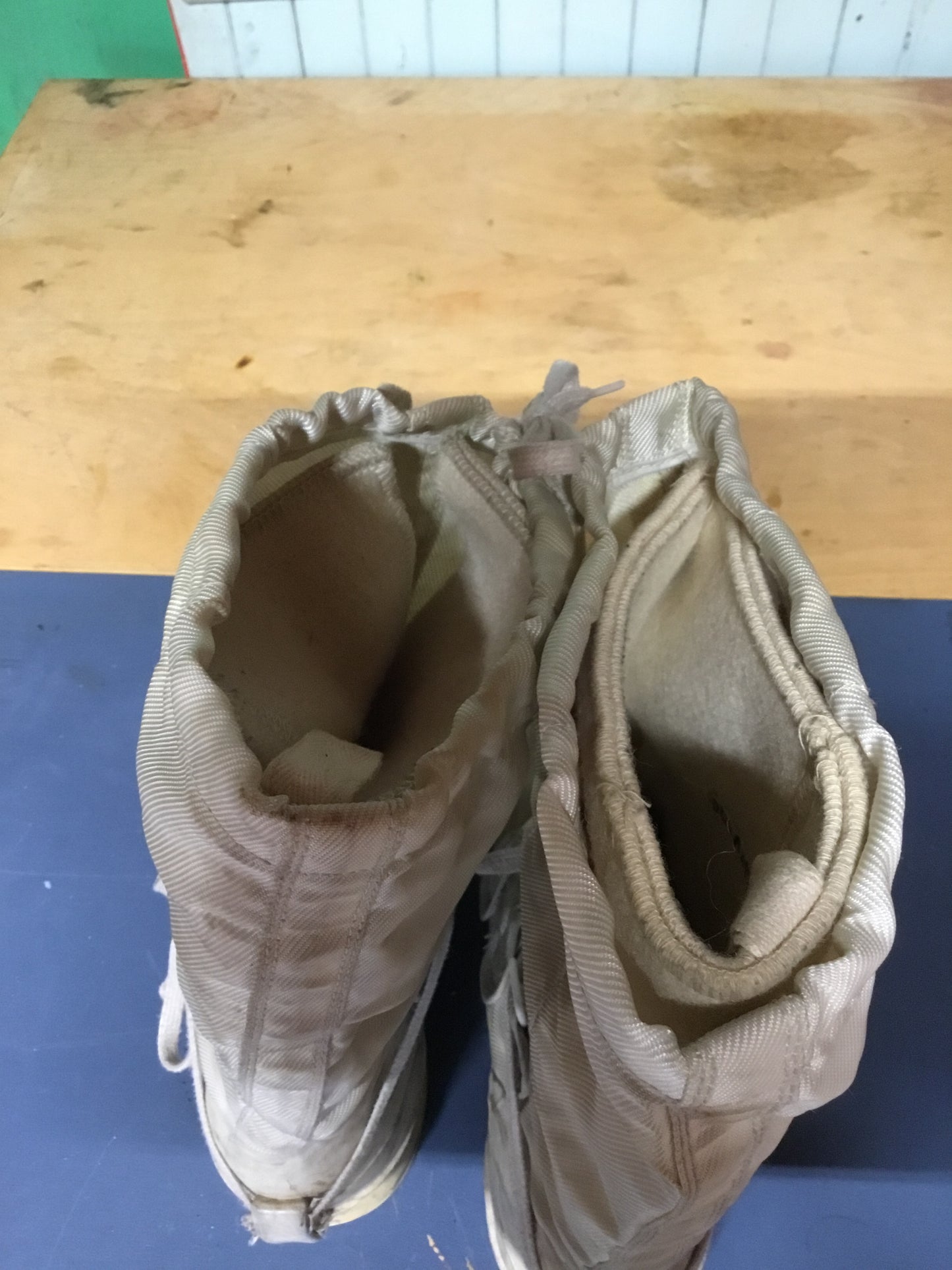 Canadian Military Winter ;Muckluck Boots Size 8 in good condition