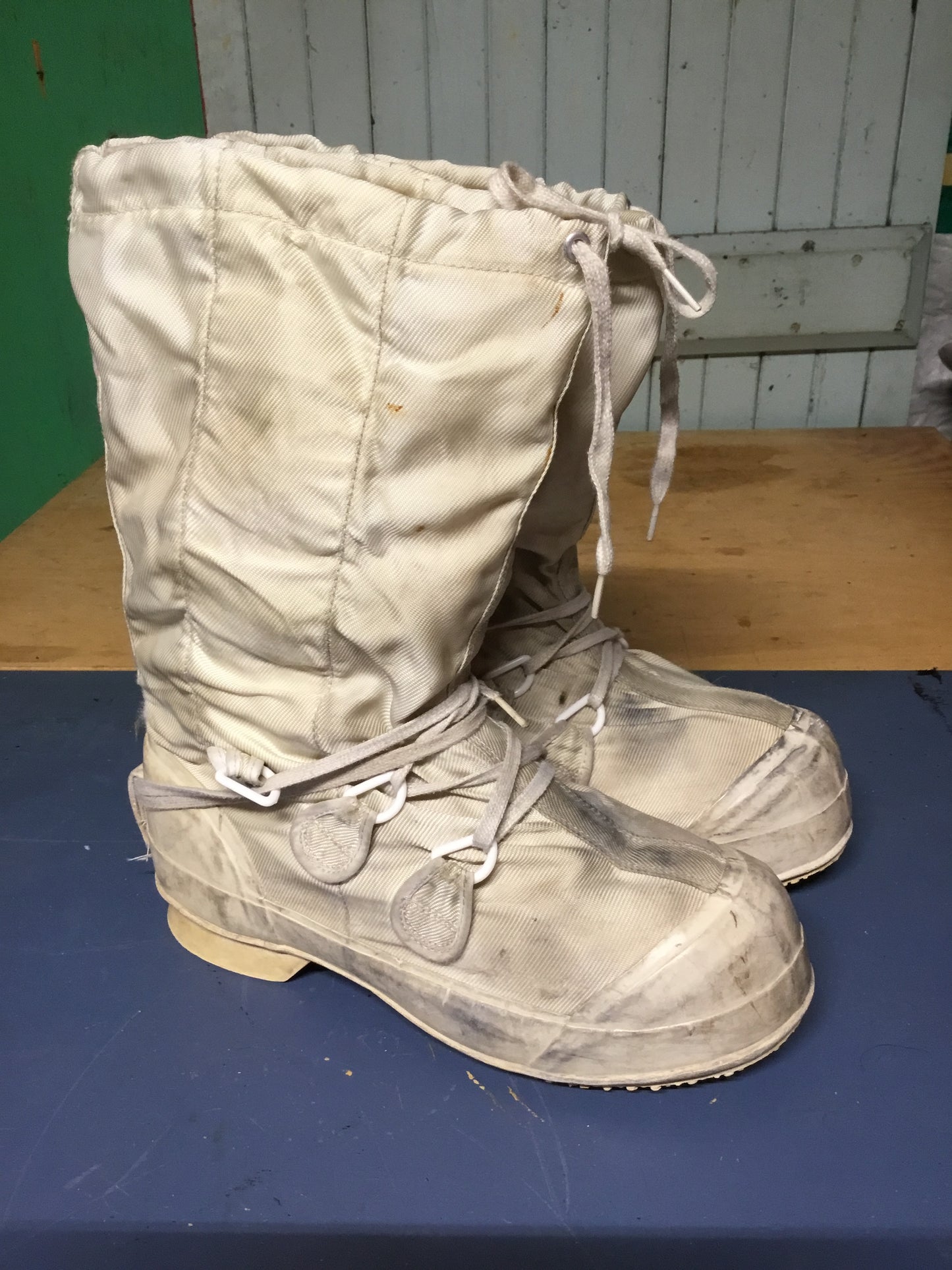 Canadian Military Winter ;Muckluck Boots Size 8 in good condition