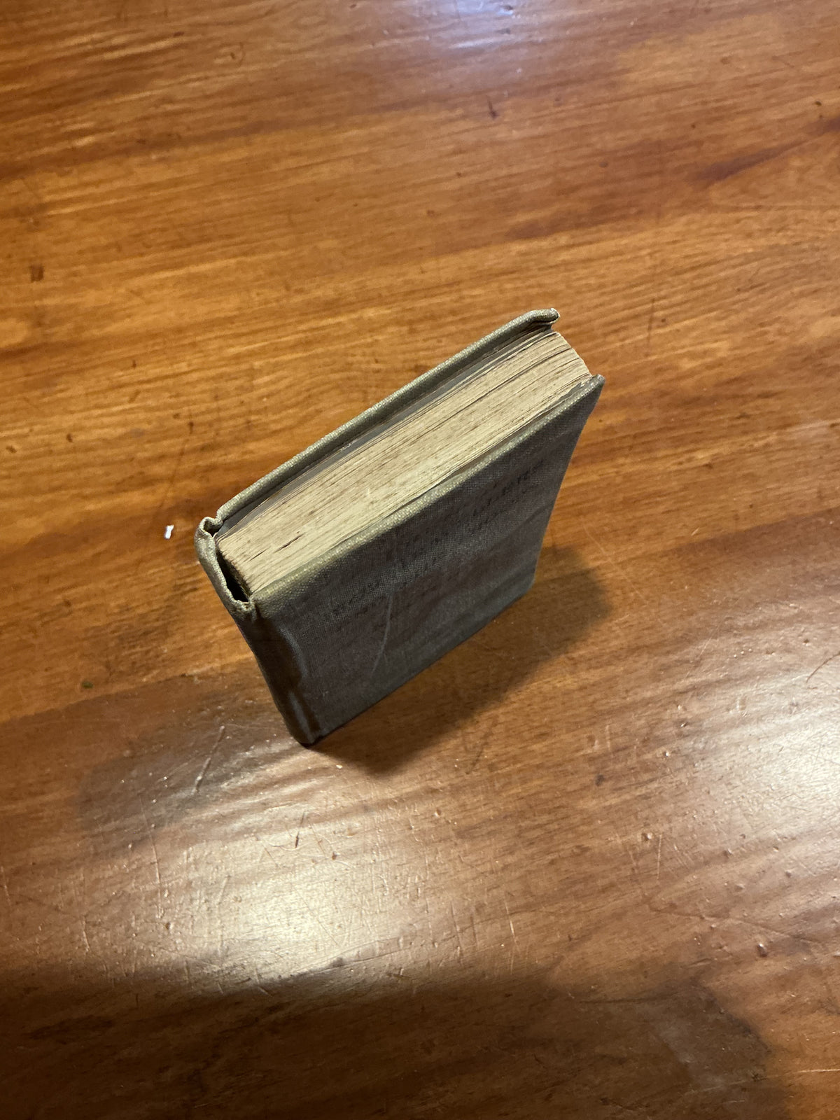 FRENCH FOR TRAVELLERS AND THE TROOPS SMALL POCKET BOOK DATED 1944