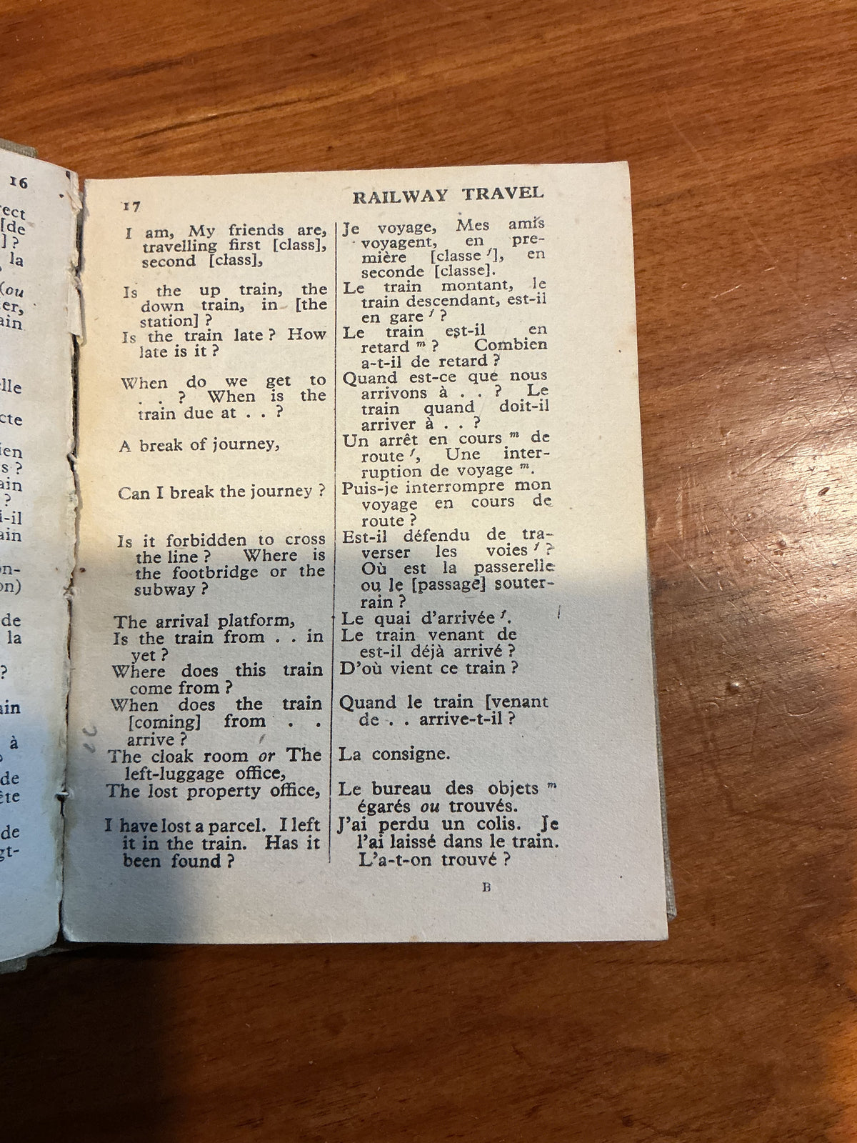 FRENCH FOR TRAVELLERS AND THE TROOPS SMALL POCKET BOOK DATED 1944