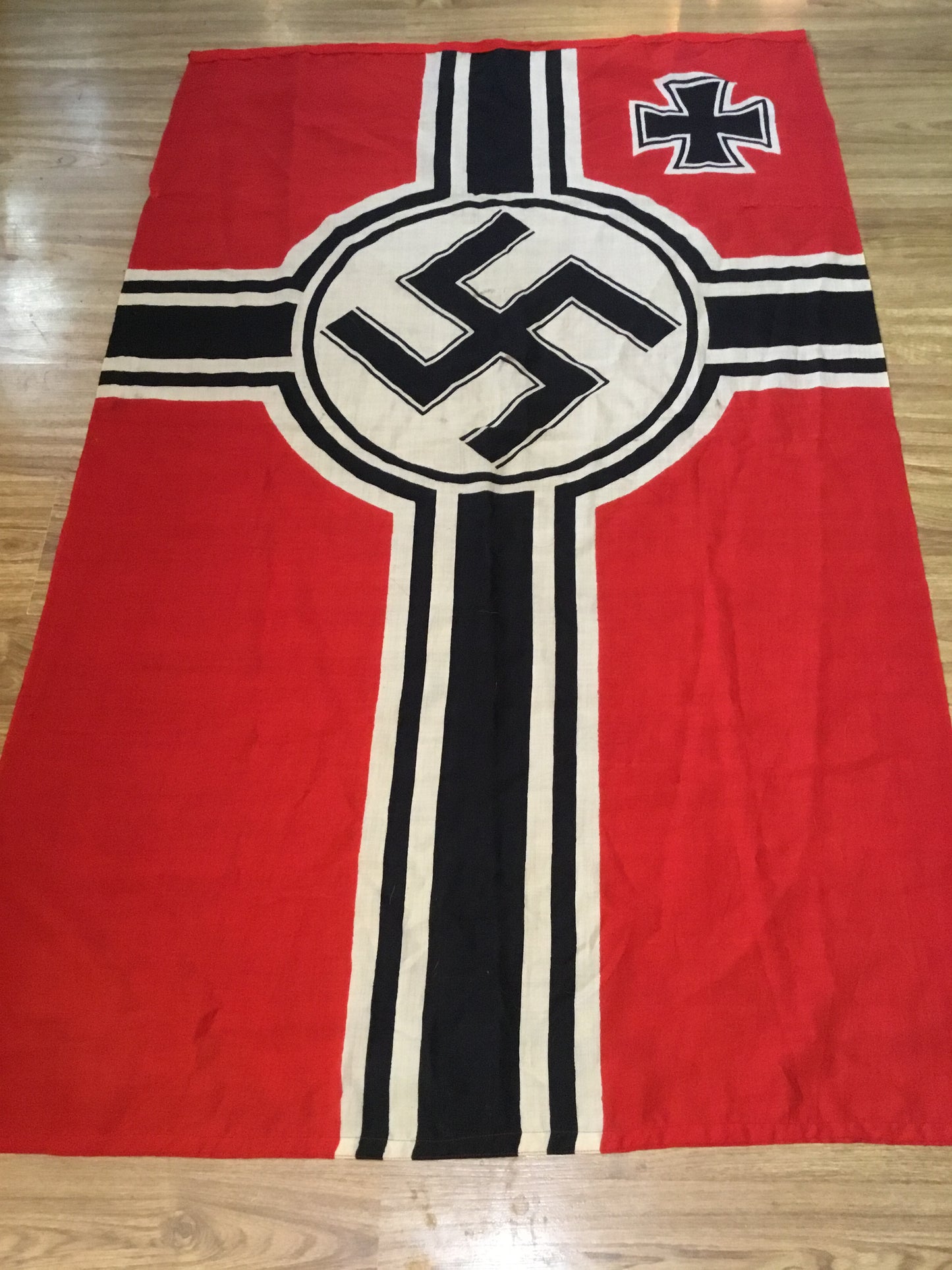 GERMAN WWII KRIEGSMARINE PATTERN FLAG/ banner , size is 64 x3