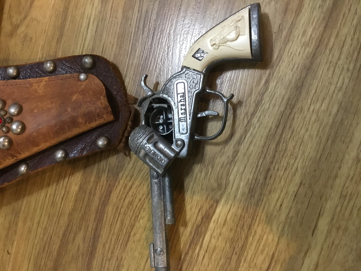 Single Cap Gun and Holster HUBLEY Marshal  Cap Gun