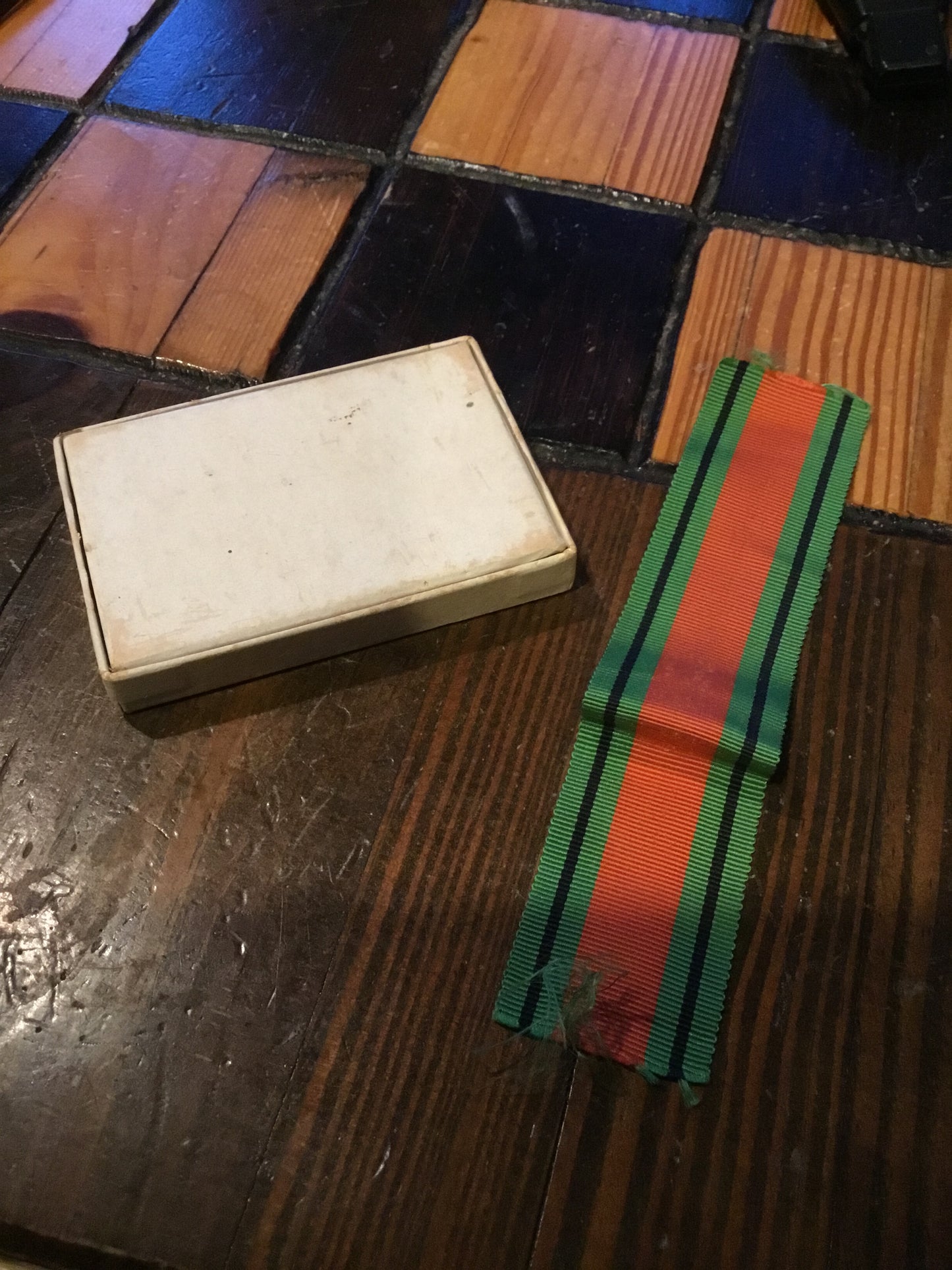 WW11 CANADIAN Defence Medal Box and Ribbon