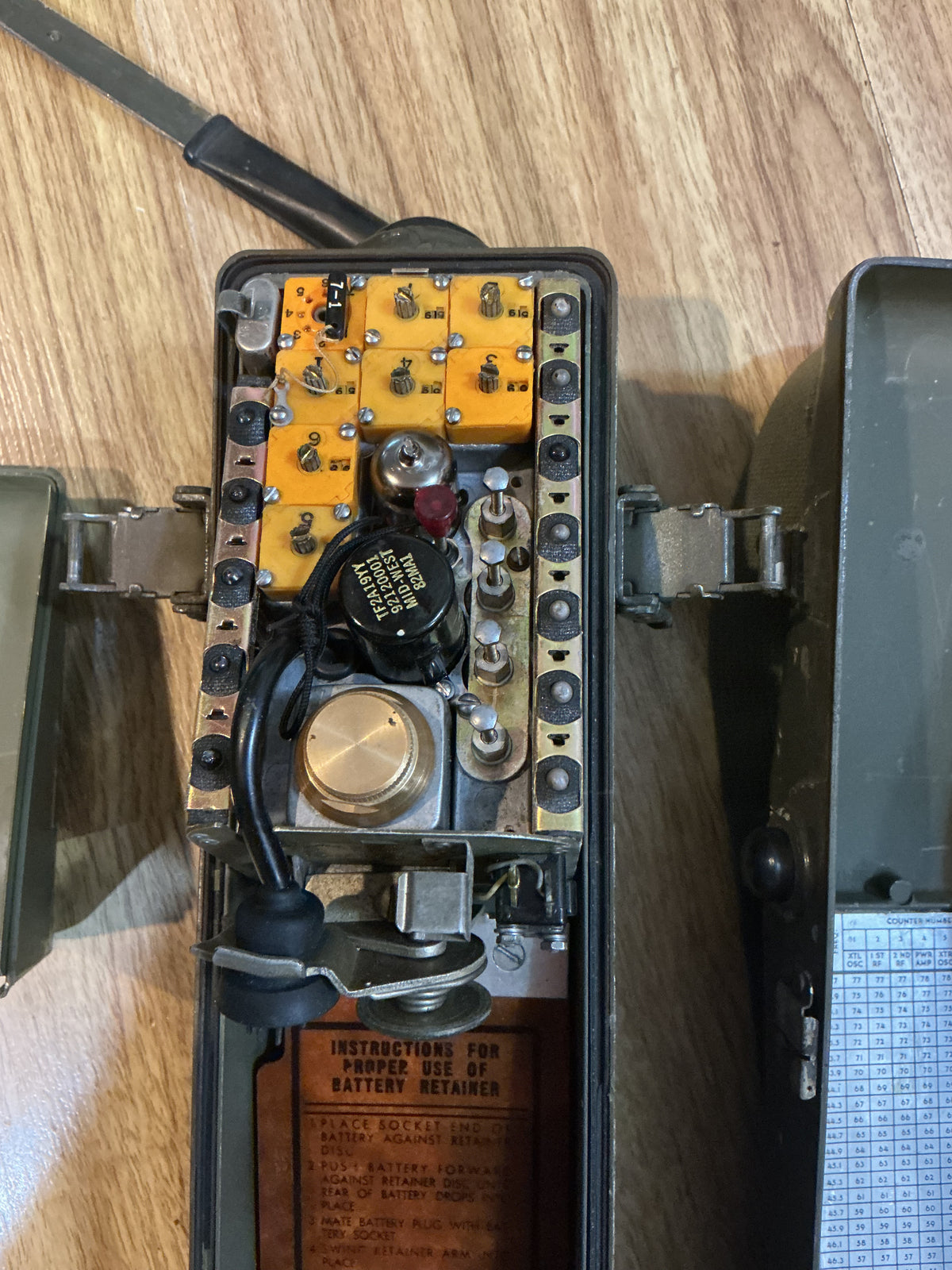 Early U.S. MILITARY RT-196 PRC-6 receiver/ transmitter Radio