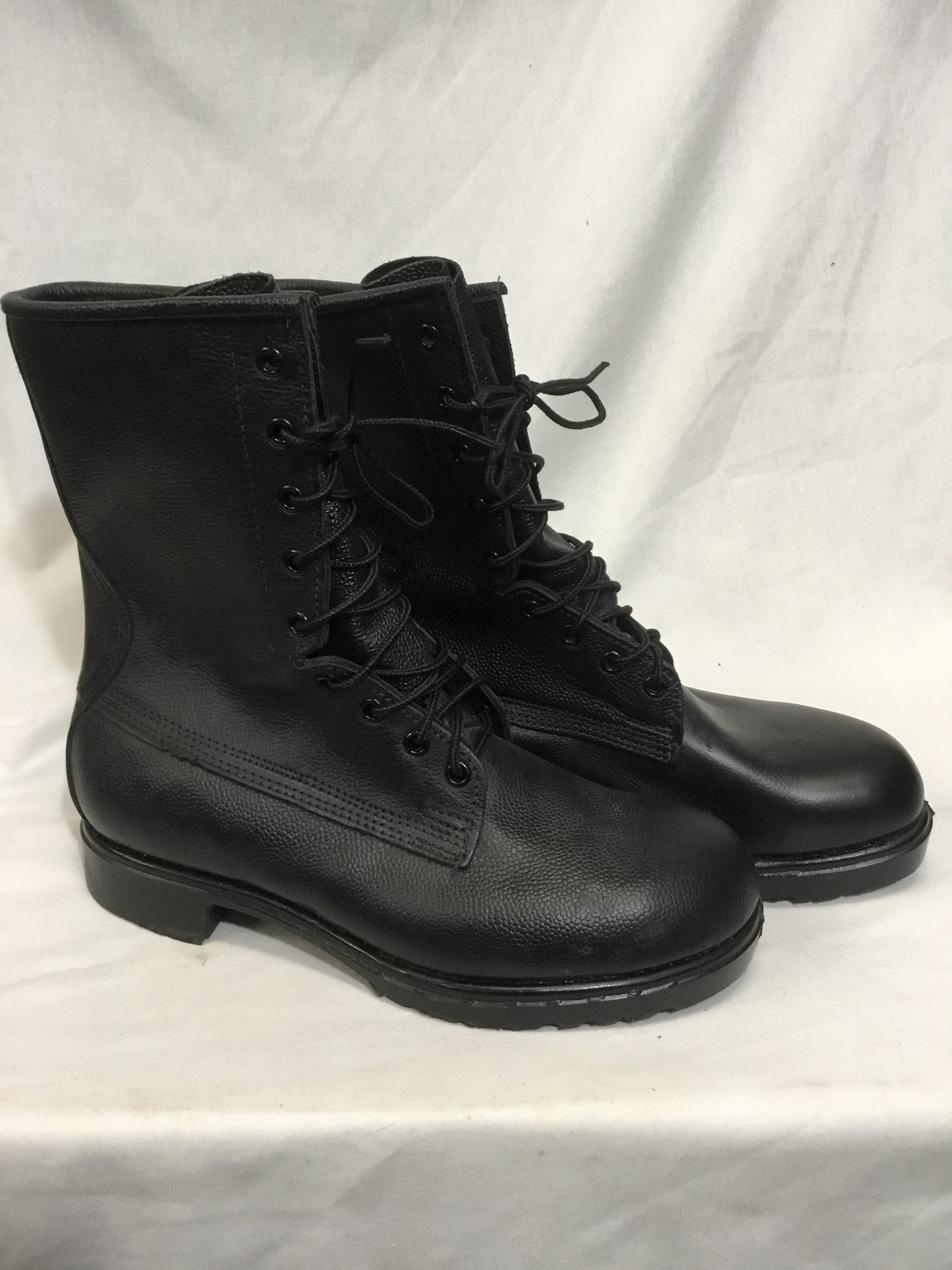 Canadian Forces MK111  Combat Boots Size 6 1/2 E