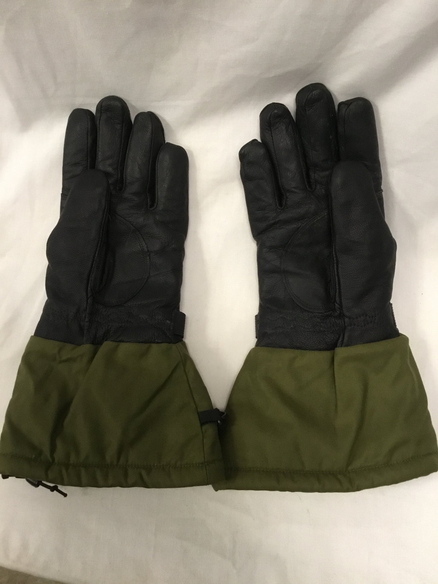 Canadian Forces Wet Weather Gore- Tex Lined Gloves