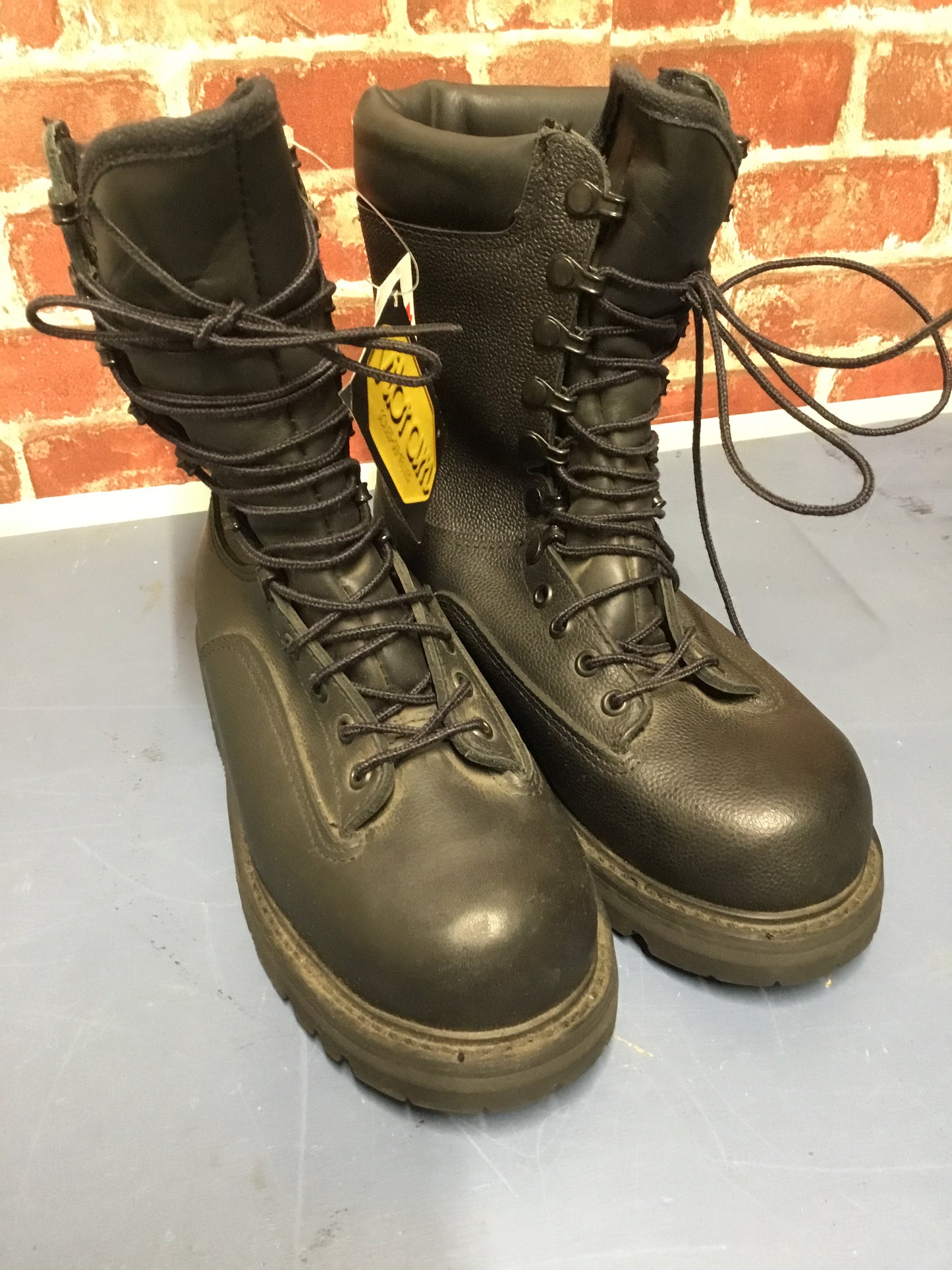 Canadian Forces Wet Weather Gore-Tex Boots Size 7 narrow