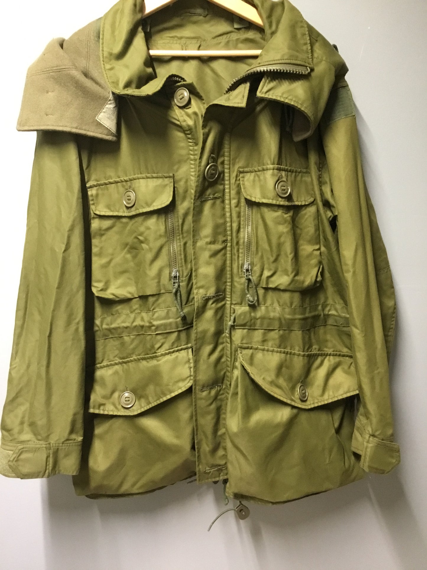 Canadian Forces Winter Parka Shell MED/ Regular Or 70/40