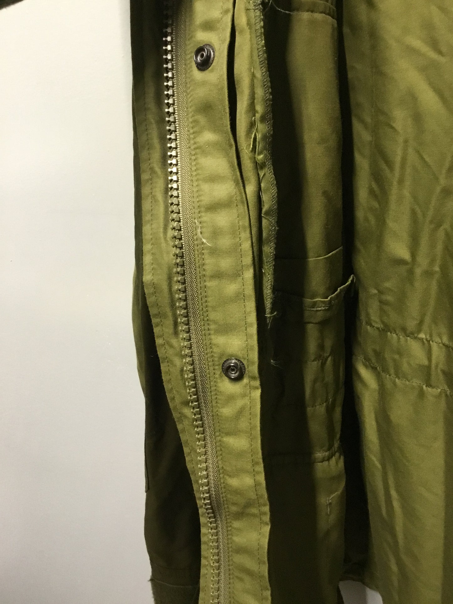 Canadian Forces Winter Parka Shell MED/ Regular Or 70/40