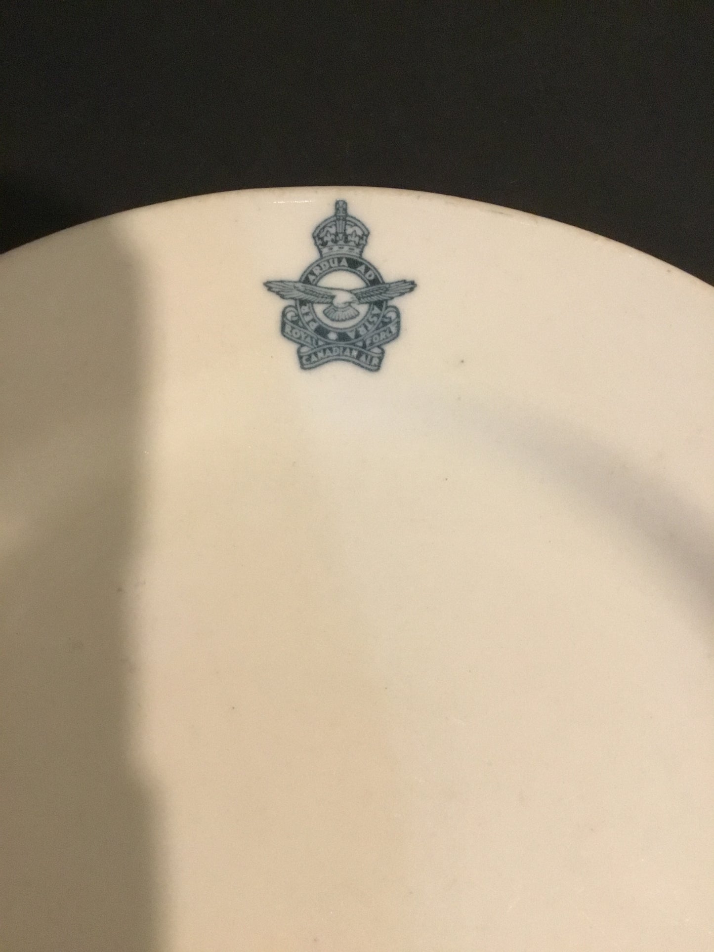 Medalta Potteries RCAF Insignia Vitrified medium plate  - 1952 Scarce Vtg.